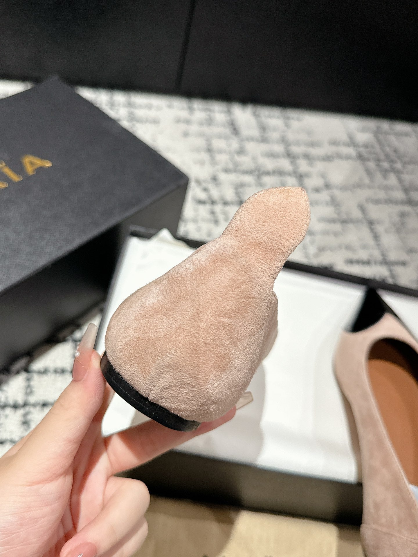 ALAIA PUMP 1 CM IN ALMOND BEIGE SUEDE MIX BLACK CALFSKIN - 35