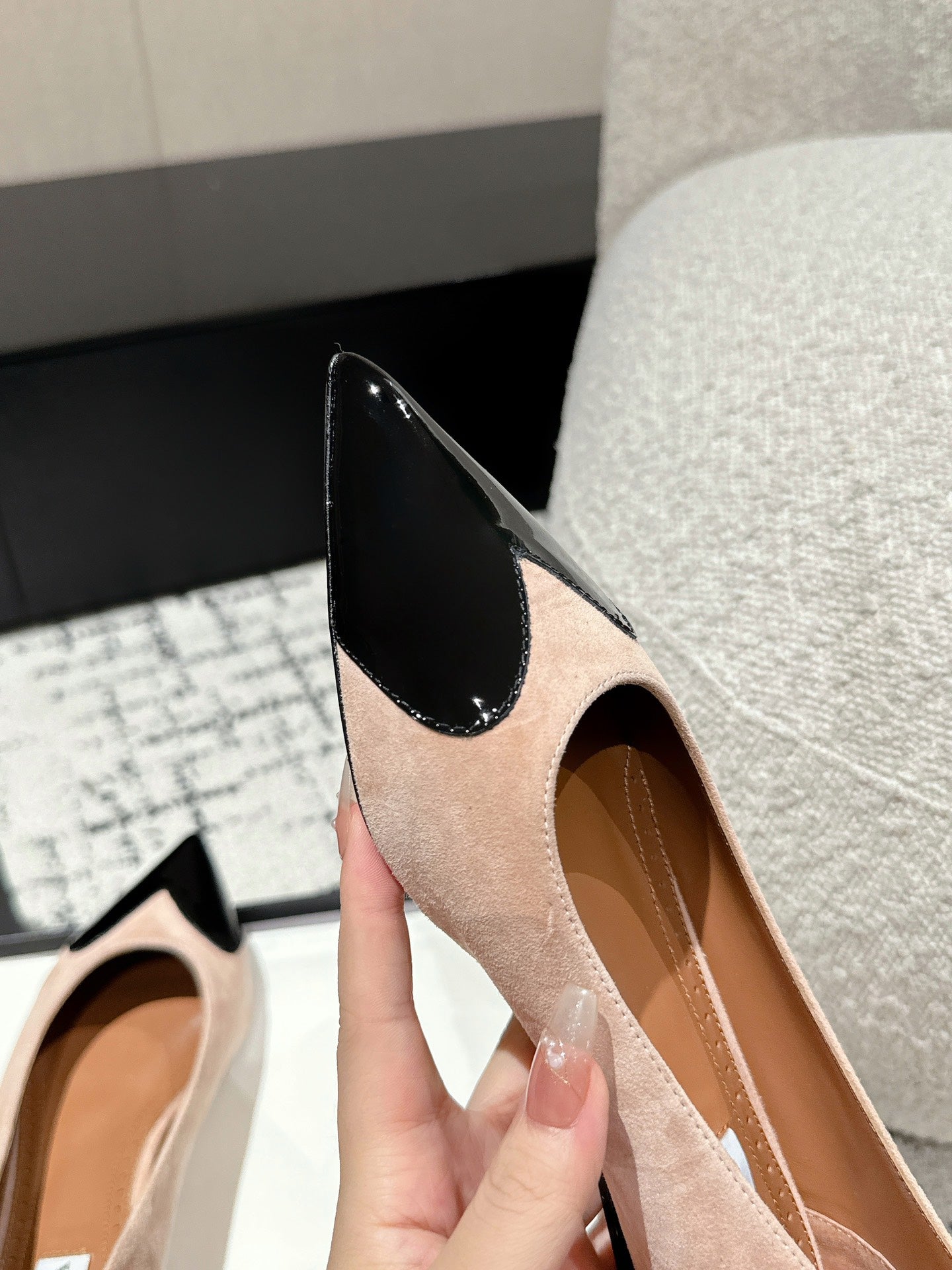 ALAIA PUMP 1 CM IN ALMOND BEIGE SUEDE MIX BLACK CALFSKIN - 35