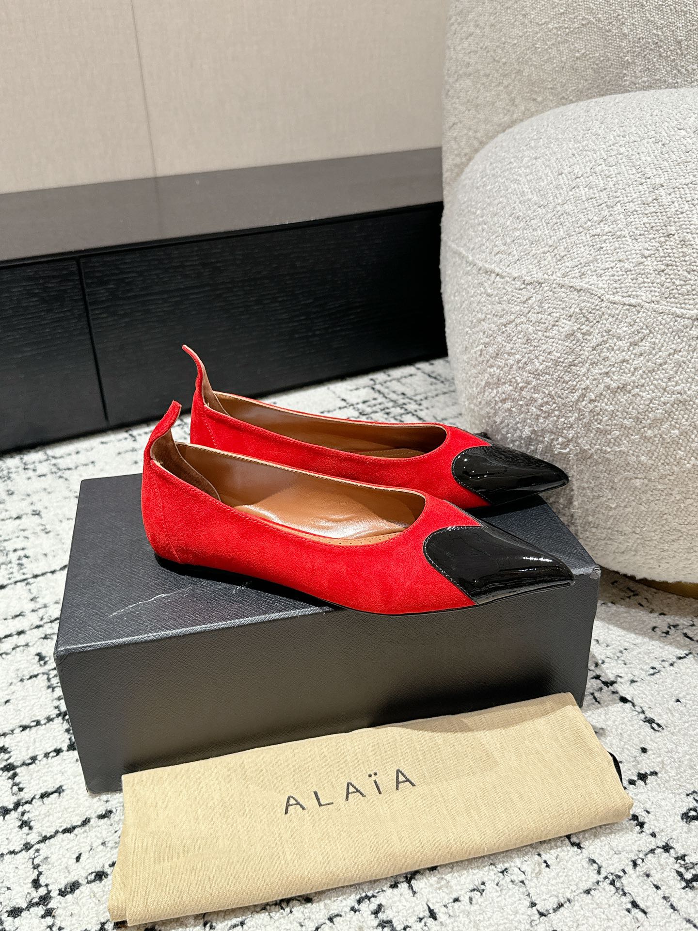 ALAIA PUMP 1 CM IN CHERRY RED SUEDE MIX BLACK CALFSKIN - 35