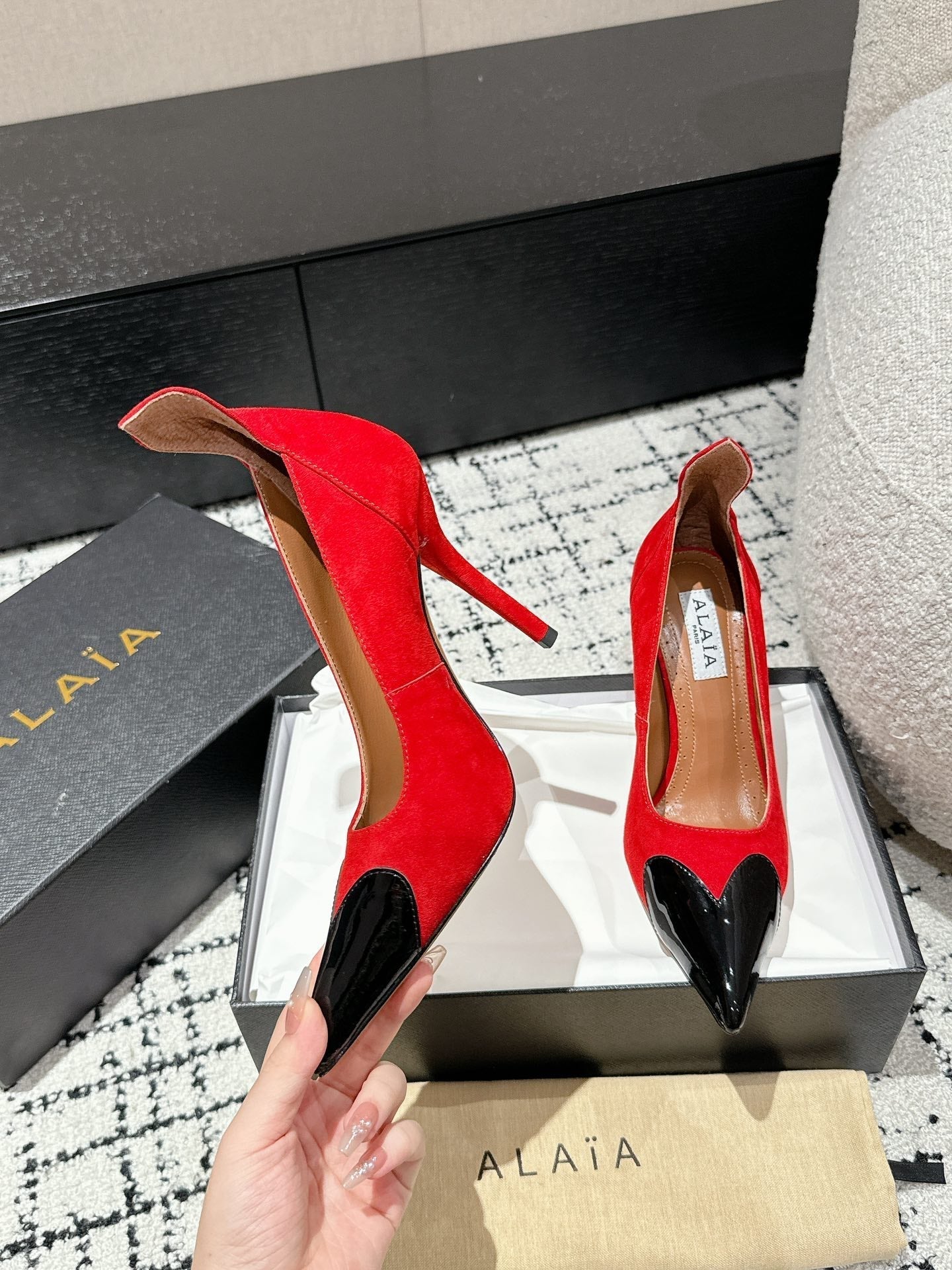 ALAIA HIGH PUMPS 10CM IN CHERRY RED SUEDE MIX BLACK CALFSKIN - 35