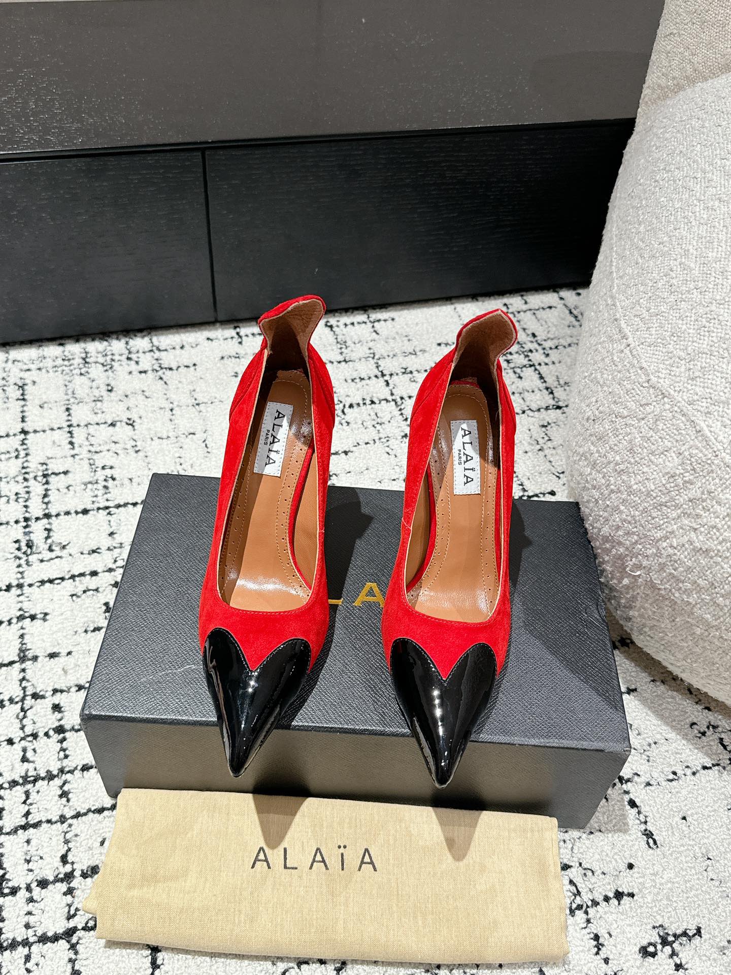 ALAIA HIGH PUMPS 10CM IN CHERRY RED SUEDE MIX BLACK CALFSKIN - 35