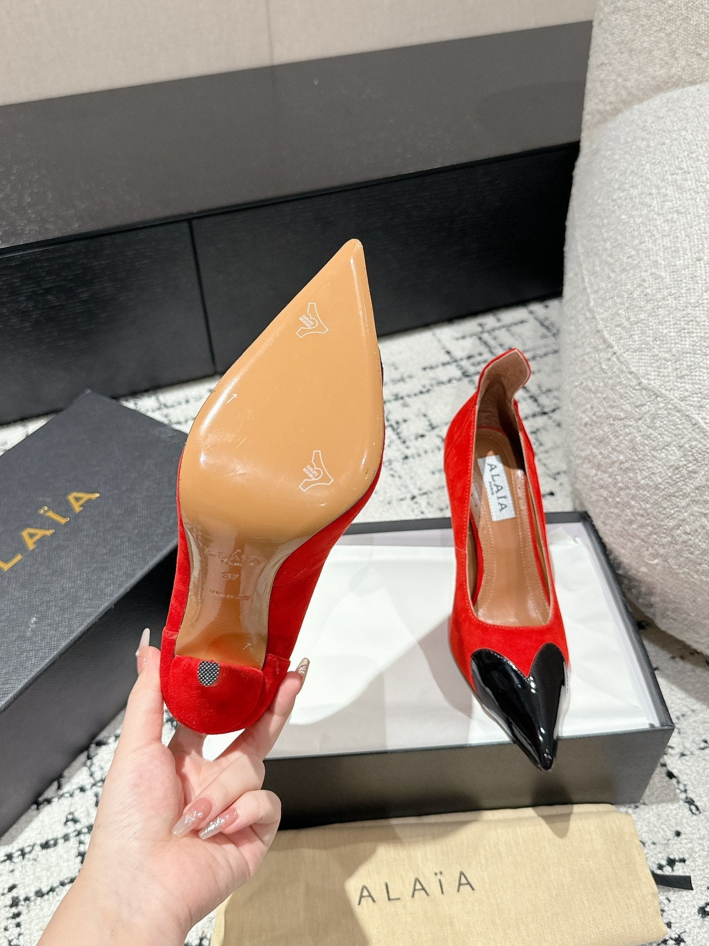 ALAIA HIGH PUMPS 10CM IN CHERRY RED SUEDE MIX BLACK CALFSKIN - 35