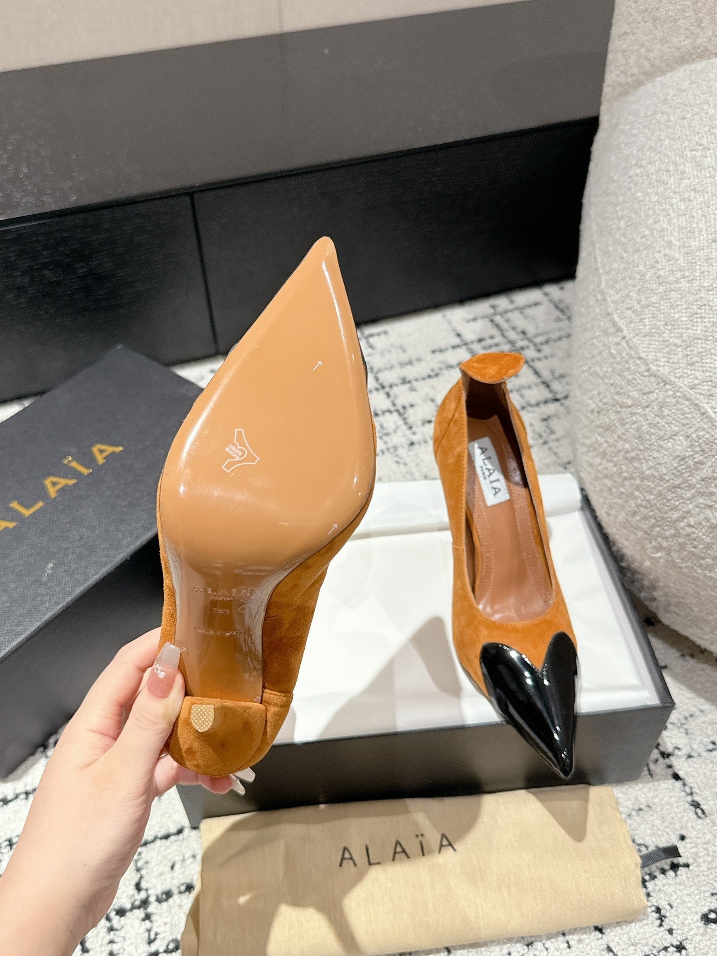 ALAIA HIGH PUMPS 10CM IN COPPER BROWN SUEDE MIX BLACK CALFSKIN - 35