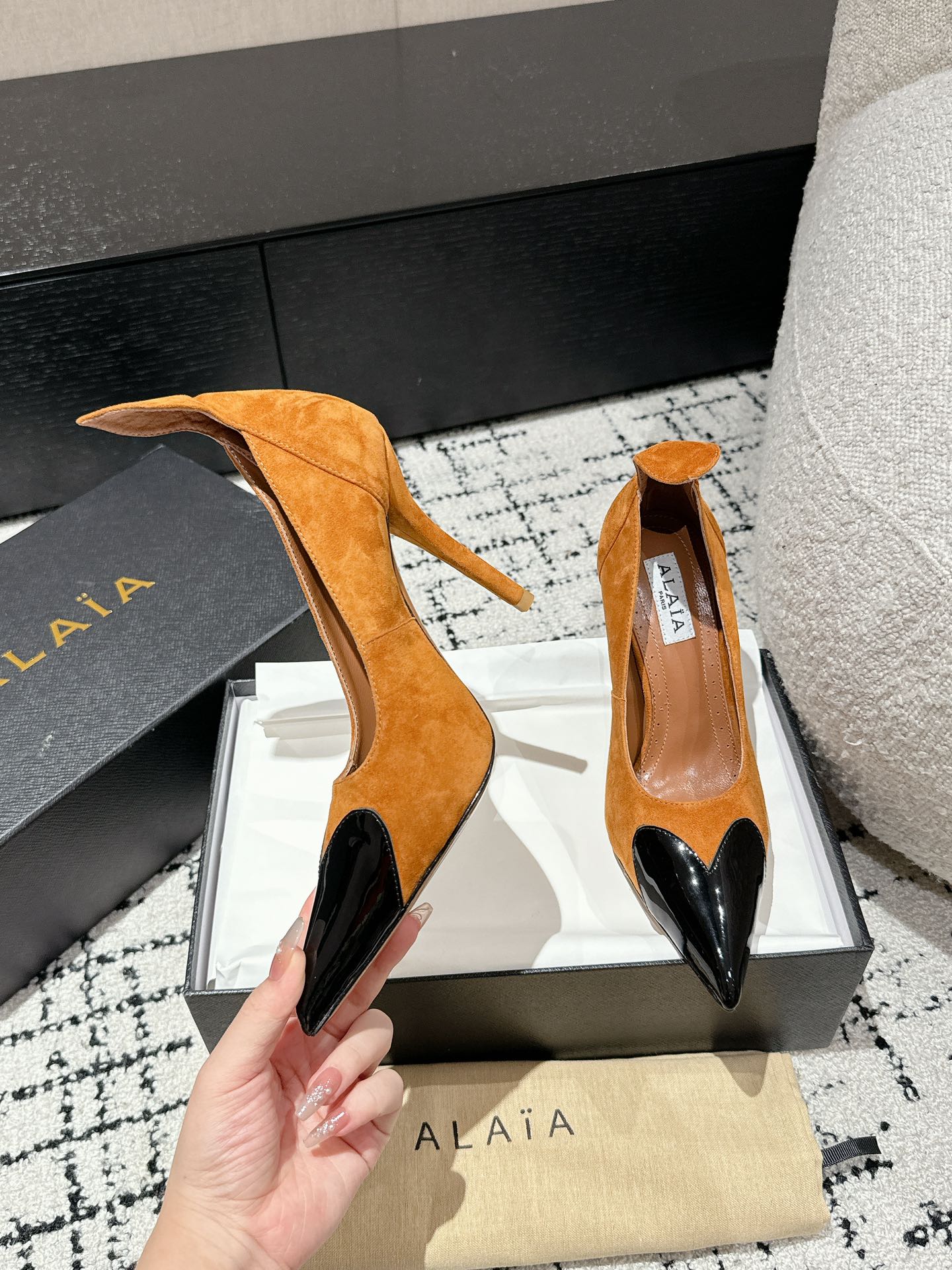 ALAIA HIGH PUMPS 10CM IN COPPER BROWN SUEDE MIX BLACK CALFSKIN - 35