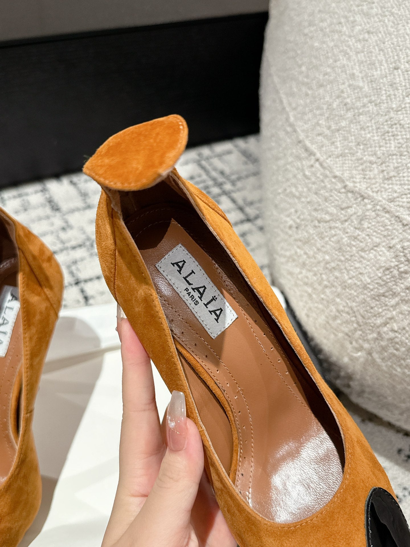 ALAIA HIGH PUMPS 10CM IN COPPER BROWN SUEDE MIX BLACK CALFSKIN - 35