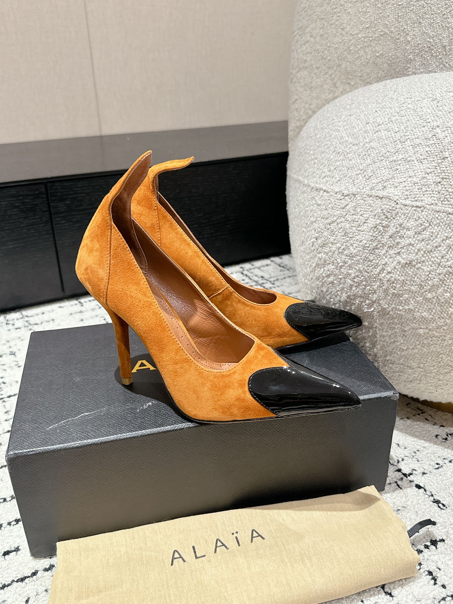 ALAIA HIGH PUMPS 10CM IN COPPER BROWN SUEDE MIX BLACK CALFSKIN - 35