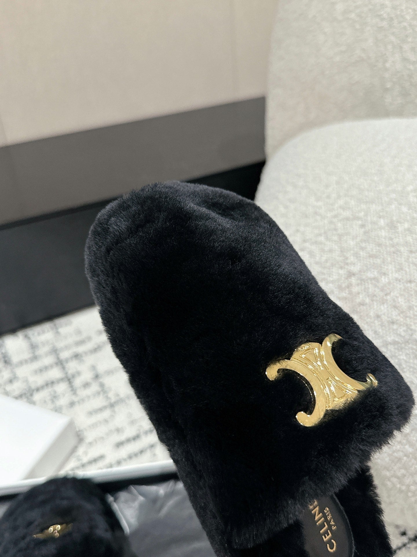 SLIPPER IN BLACK SHEARLING - 35