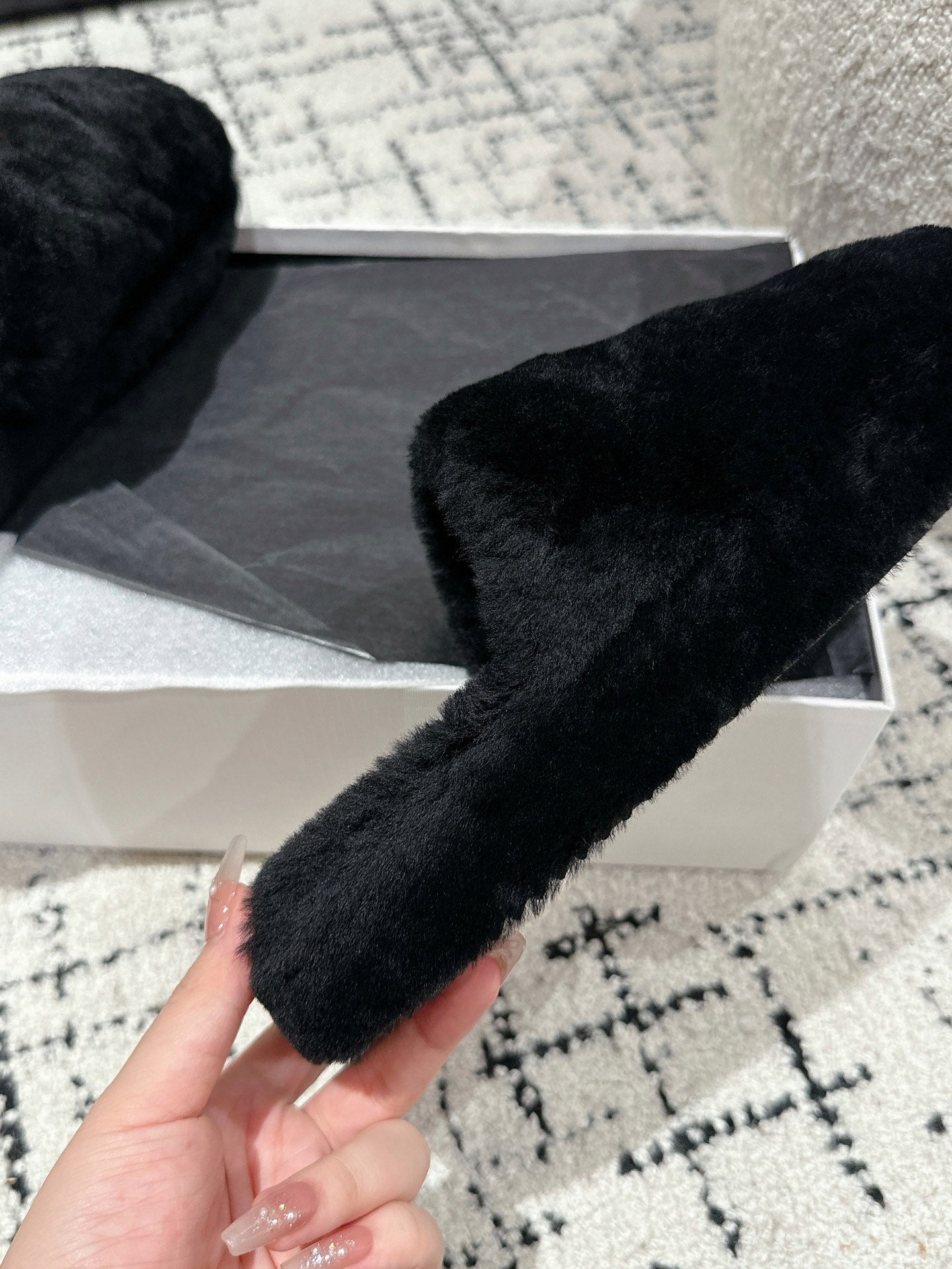 SLIPPER IN BLACK SHEARLING - 35