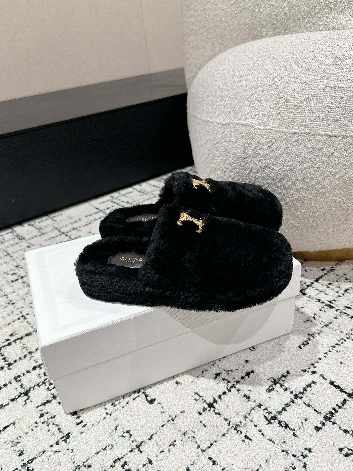 SLIPPER IN BLACK SHEARLING - 35