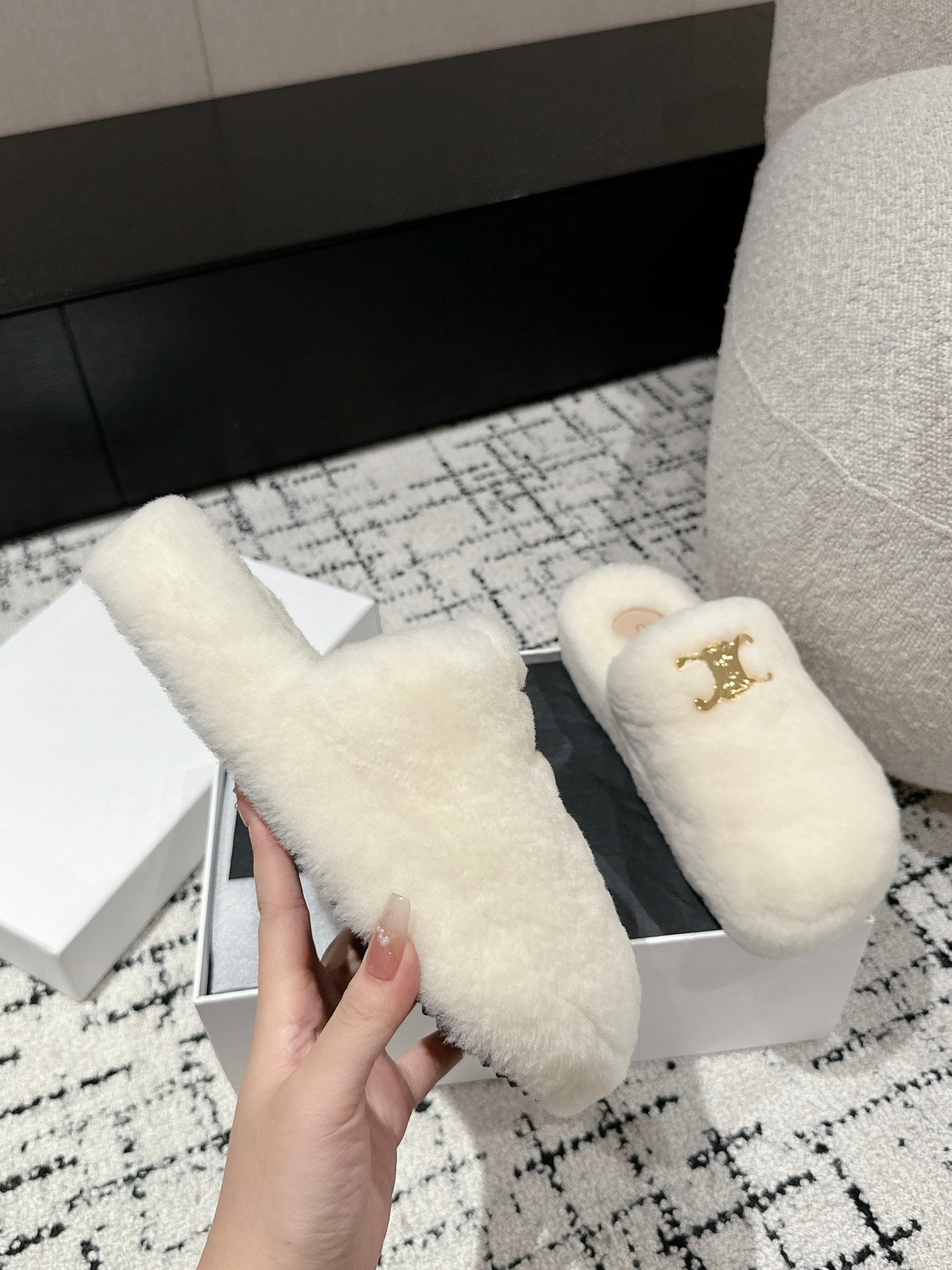 SLIPPER IN WHITE SHEARLING - 35