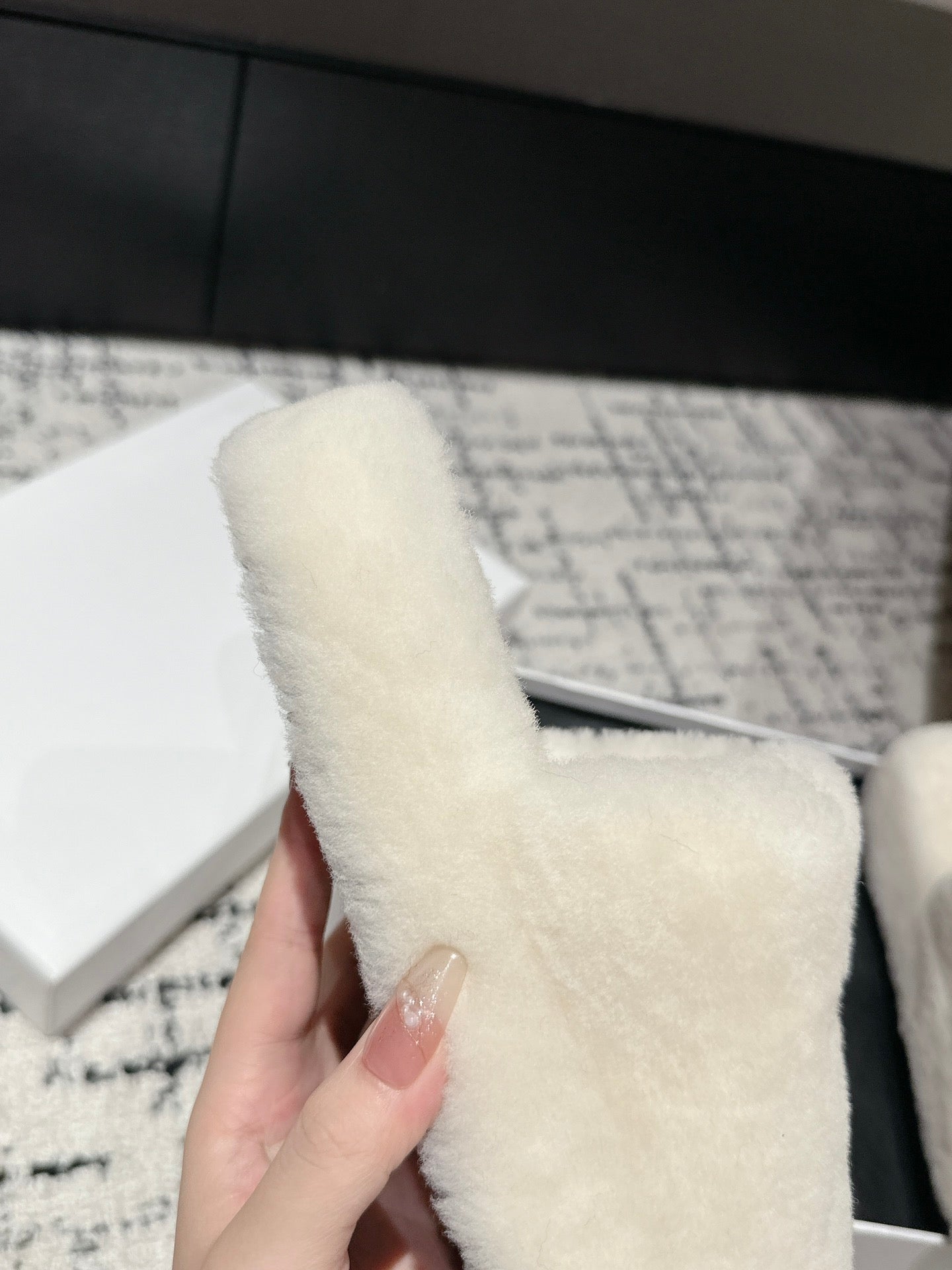 SLIPPER IN WHITE SHEARLING - 35