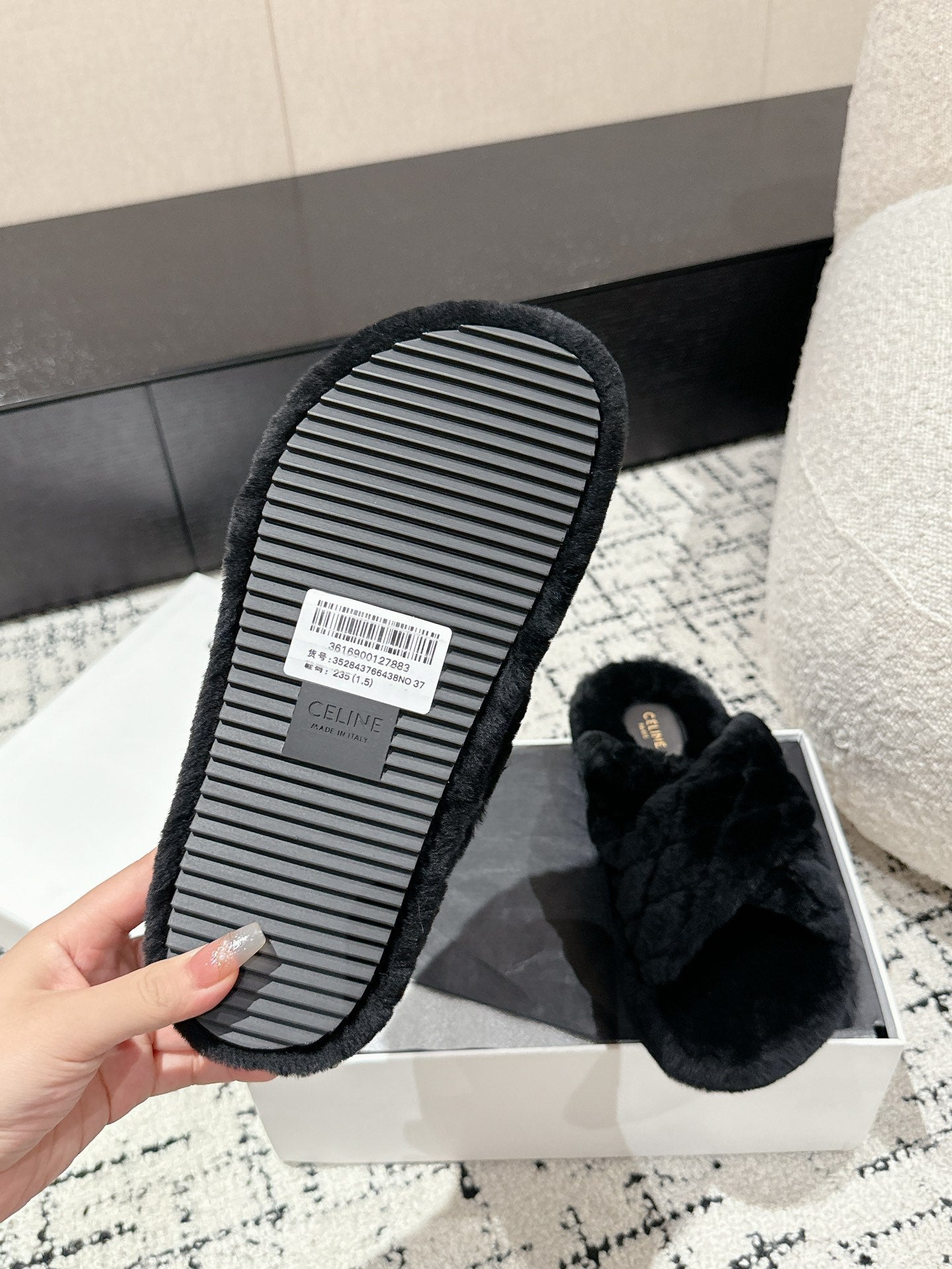 CROSS STRAP SLIPPER IN BLACK SHEARLING - 35