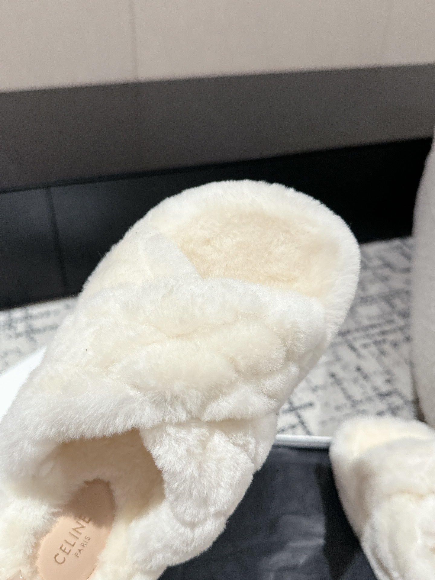 CROSS STRAP SLIPPER IN WHITE SHEARLING - 35
