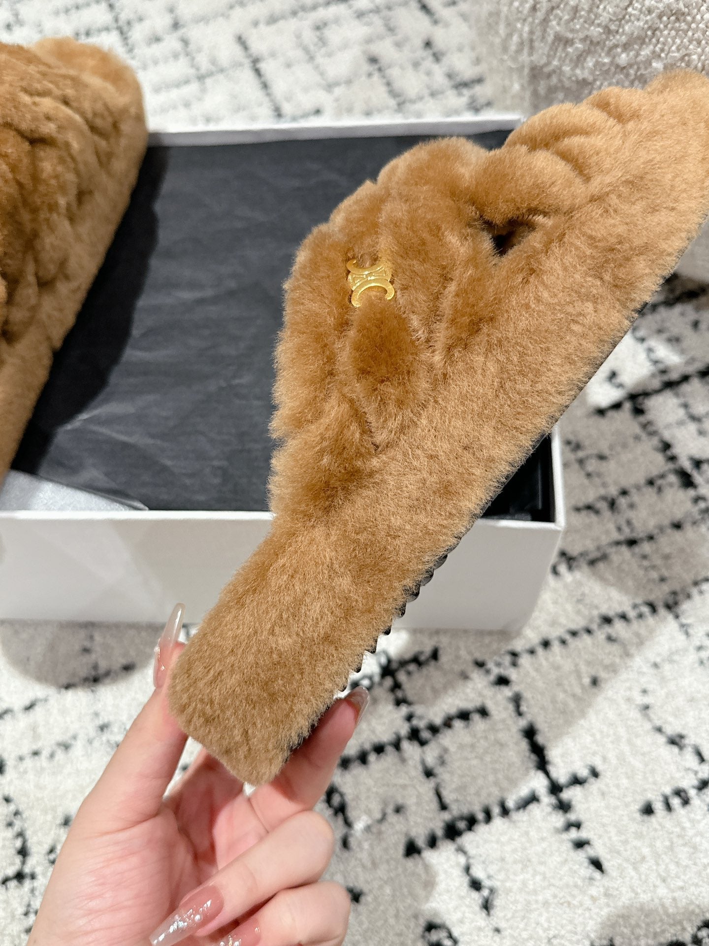 CROSS STRAP SLIPPER IN CAMEL BROWN SHEARLING - 35
