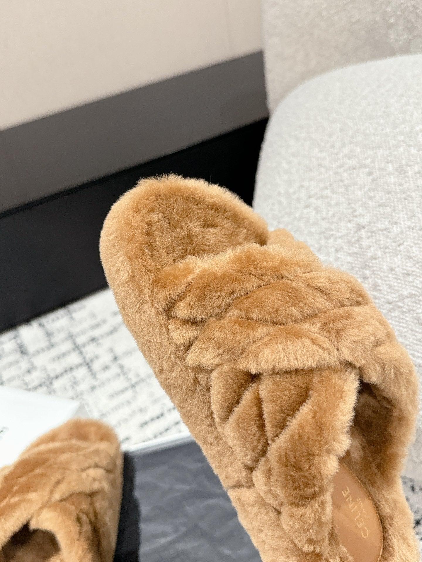 CROSS STRAP SLIPPER IN CAMEL BROWN SHEARLING - 35