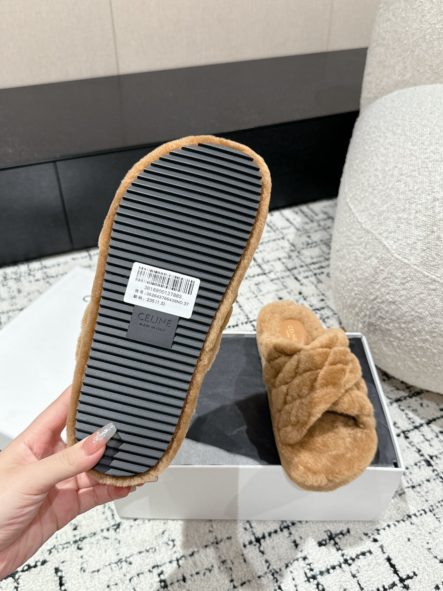 CROSS STRAP SLIPPER IN CAMEL BROWN SHEARLING - 35