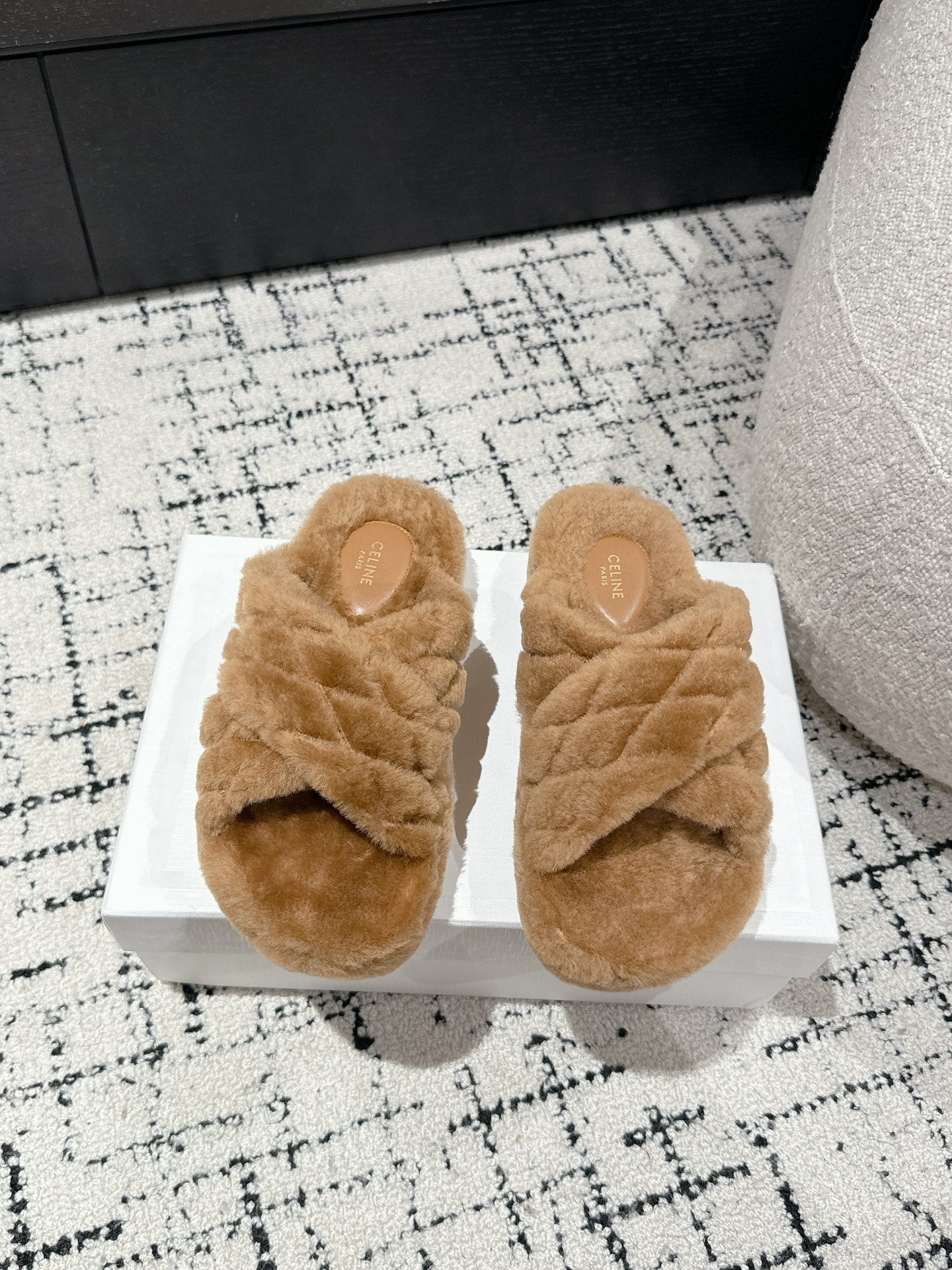 CROSS STRAP SLIPPER IN CAMEL BROWN SHEARLING - 35