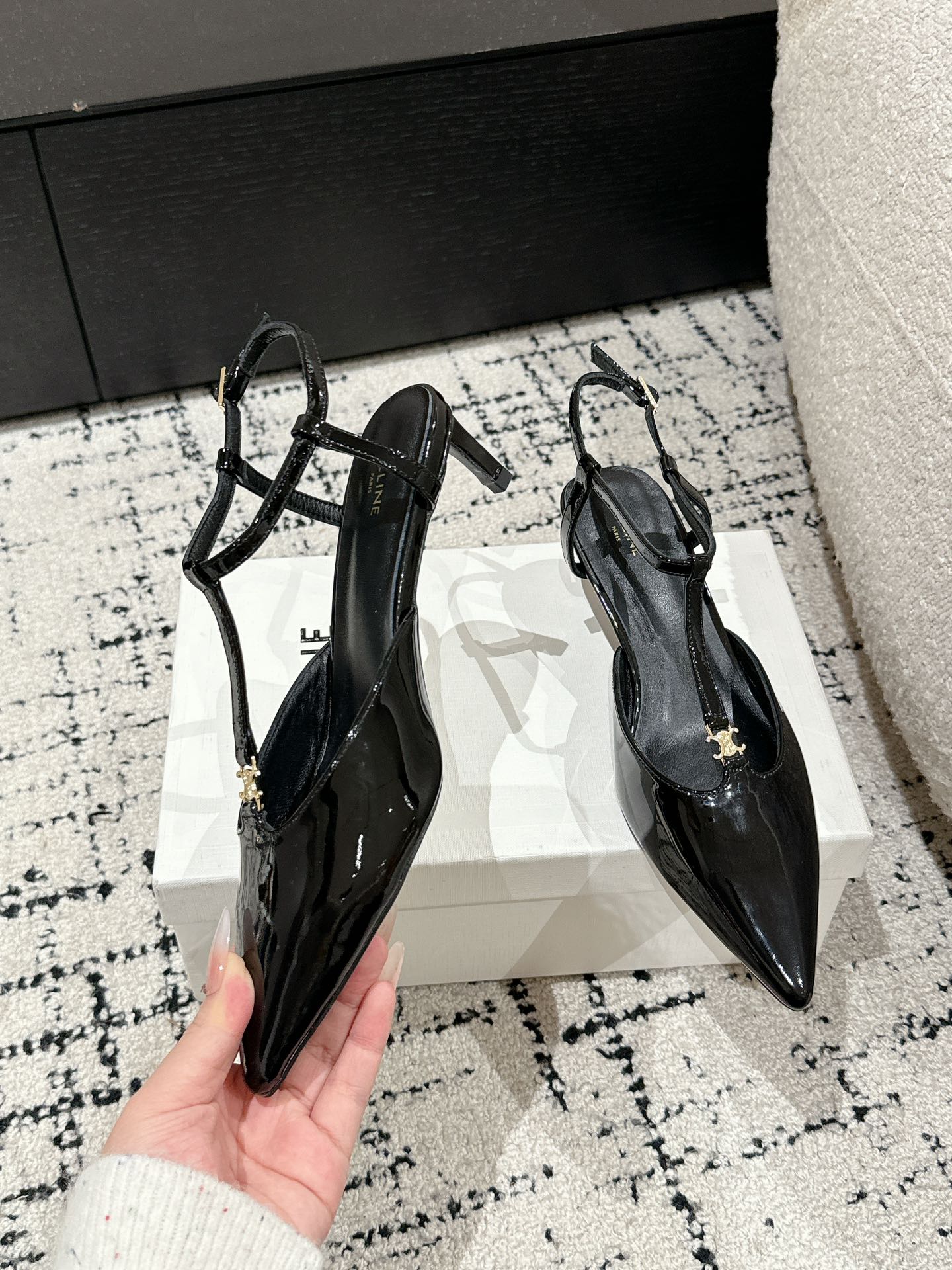 KITTEN T-BAR STRAP PUMP 5 CM IN BLACK PATENT CALFSKIN - 35