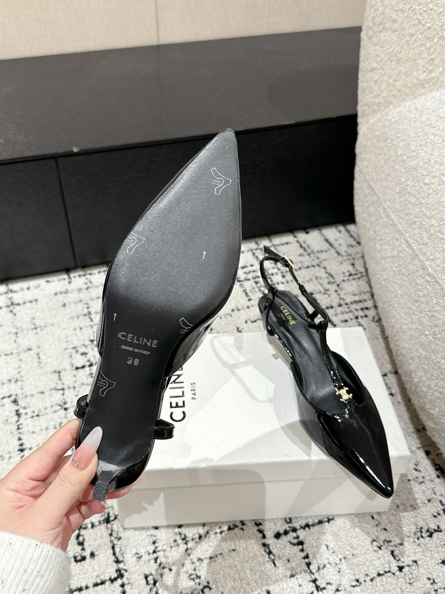 KITTEN T-BAR STRAP PUMP 5 CM IN BLACK PATENT CALFSKIN - 35