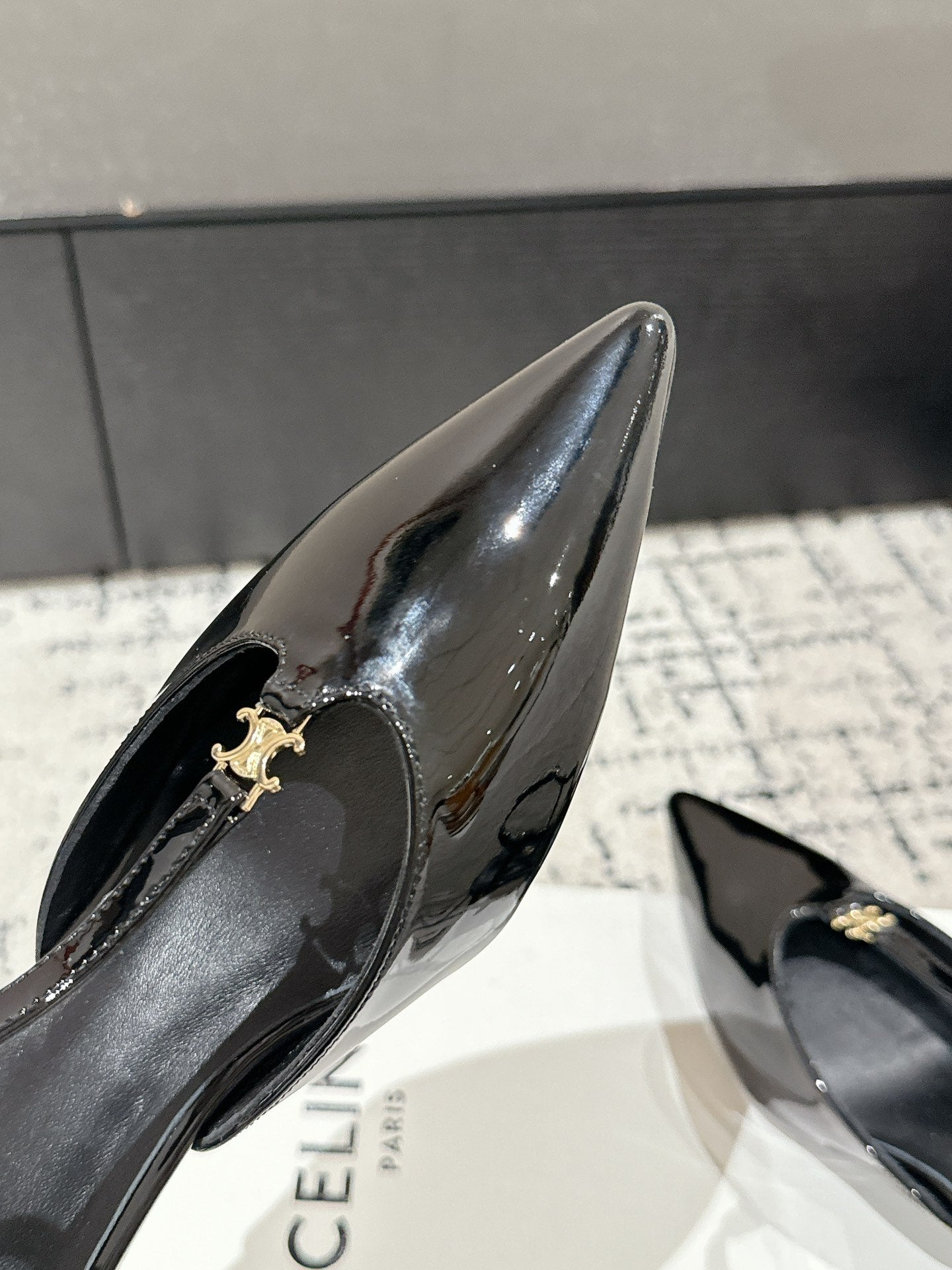 KITTEN T-BAR STRAP PUMP 5 CM IN BLACK PATENT CALFSKIN - 35