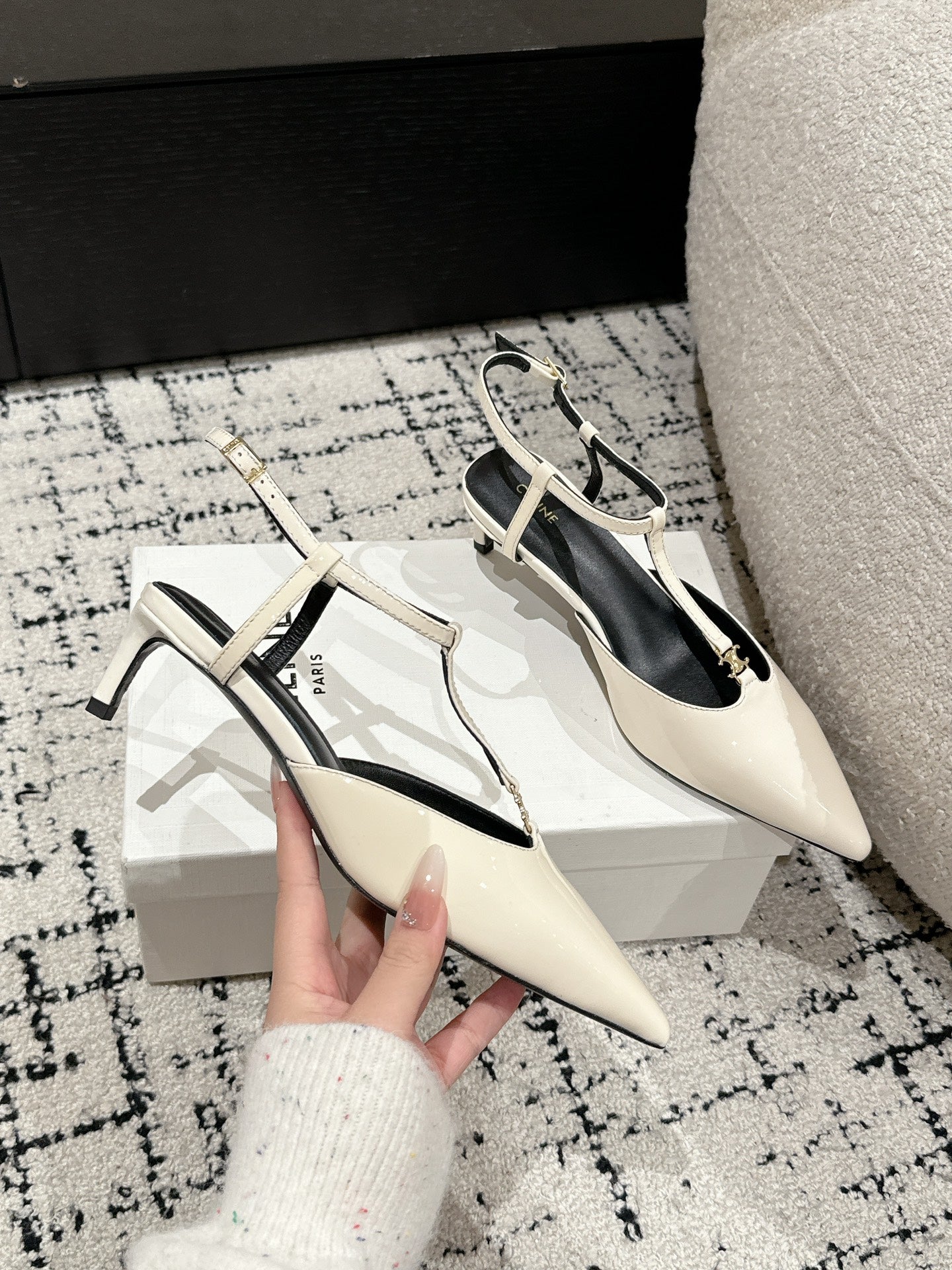 KITTEN T-BAR STRAP PUMP 5 CM IN WHITE PATENT CALFSKIN - 35