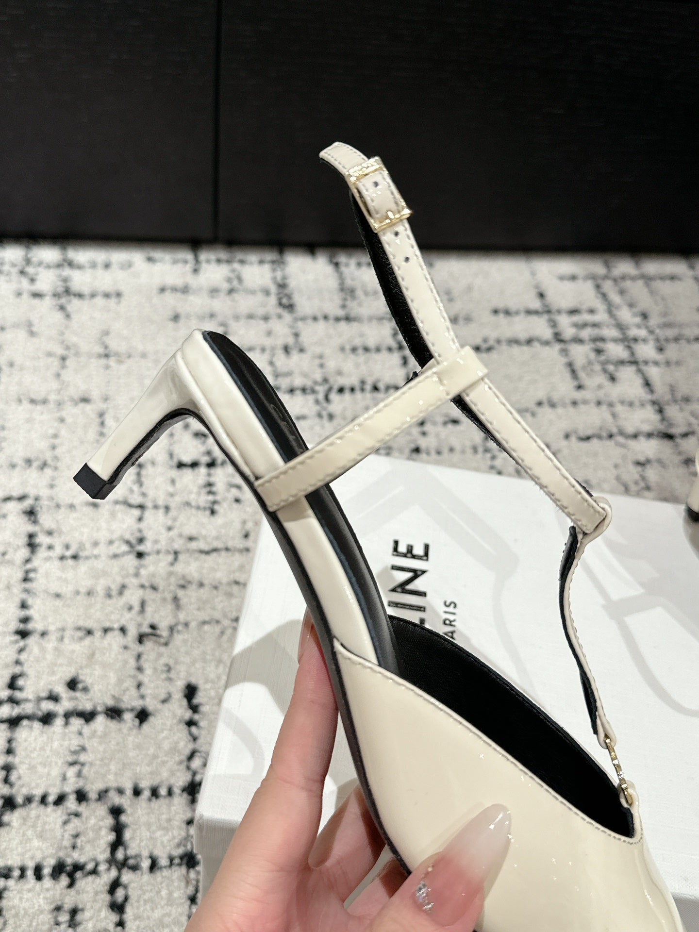 KITTEN T-BAR STRAP PUMP 5 CM IN WHITE PATENT CALFSKIN - 35