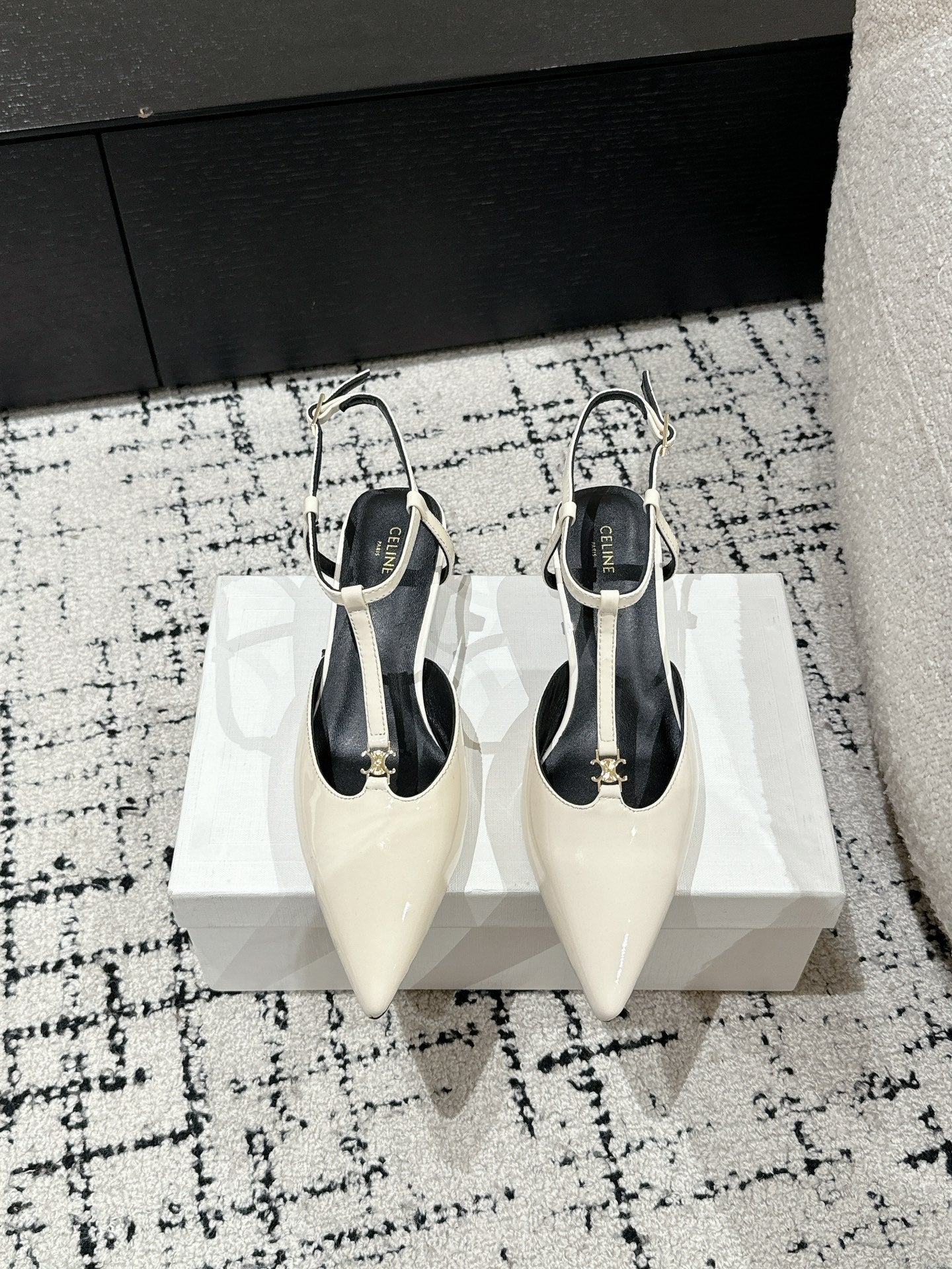 KITTEN T-BAR STRAP PUMP 5 CM IN WHITE PATENT CALFSKIN - 35