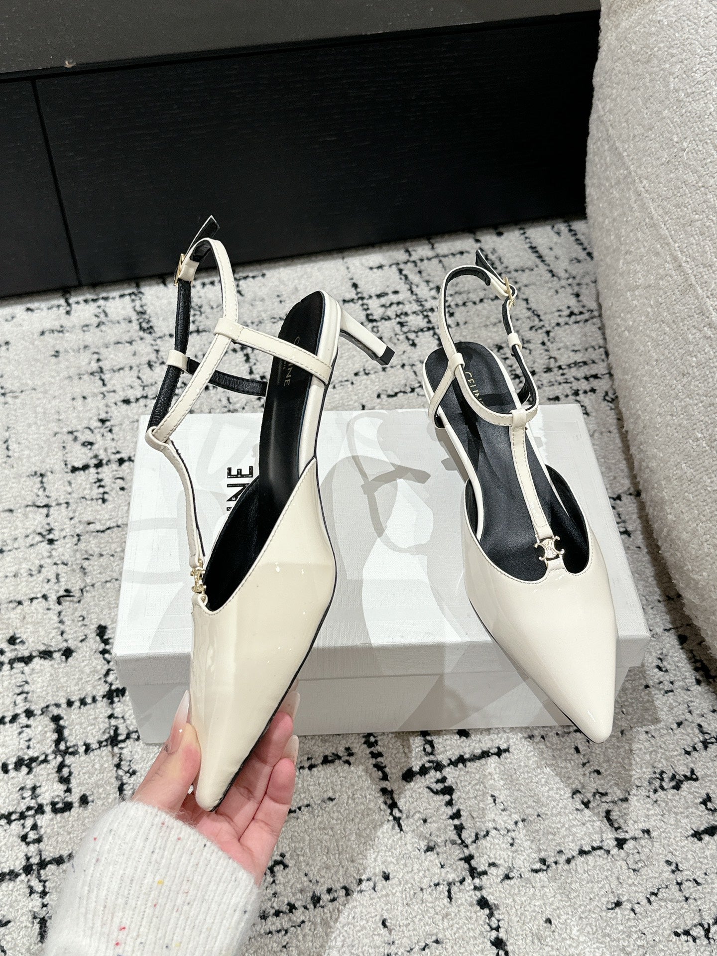 KITTEN T-BAR STRAP PUMP 5 CM IN WHITE PATENT CALFSKIN - 35