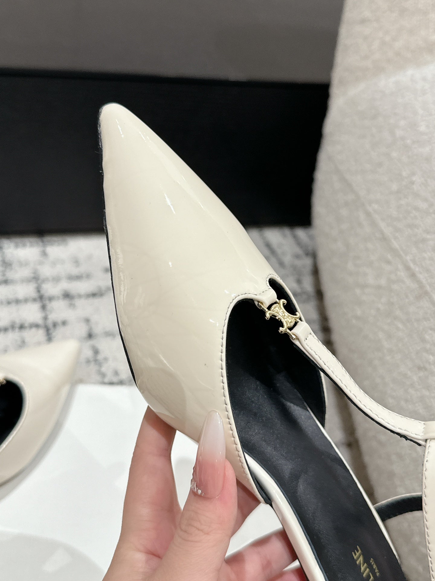 KITTEN T-BAR STRAP PUMP 5 CM IN WHITE PATENT CALFSKIN - 35