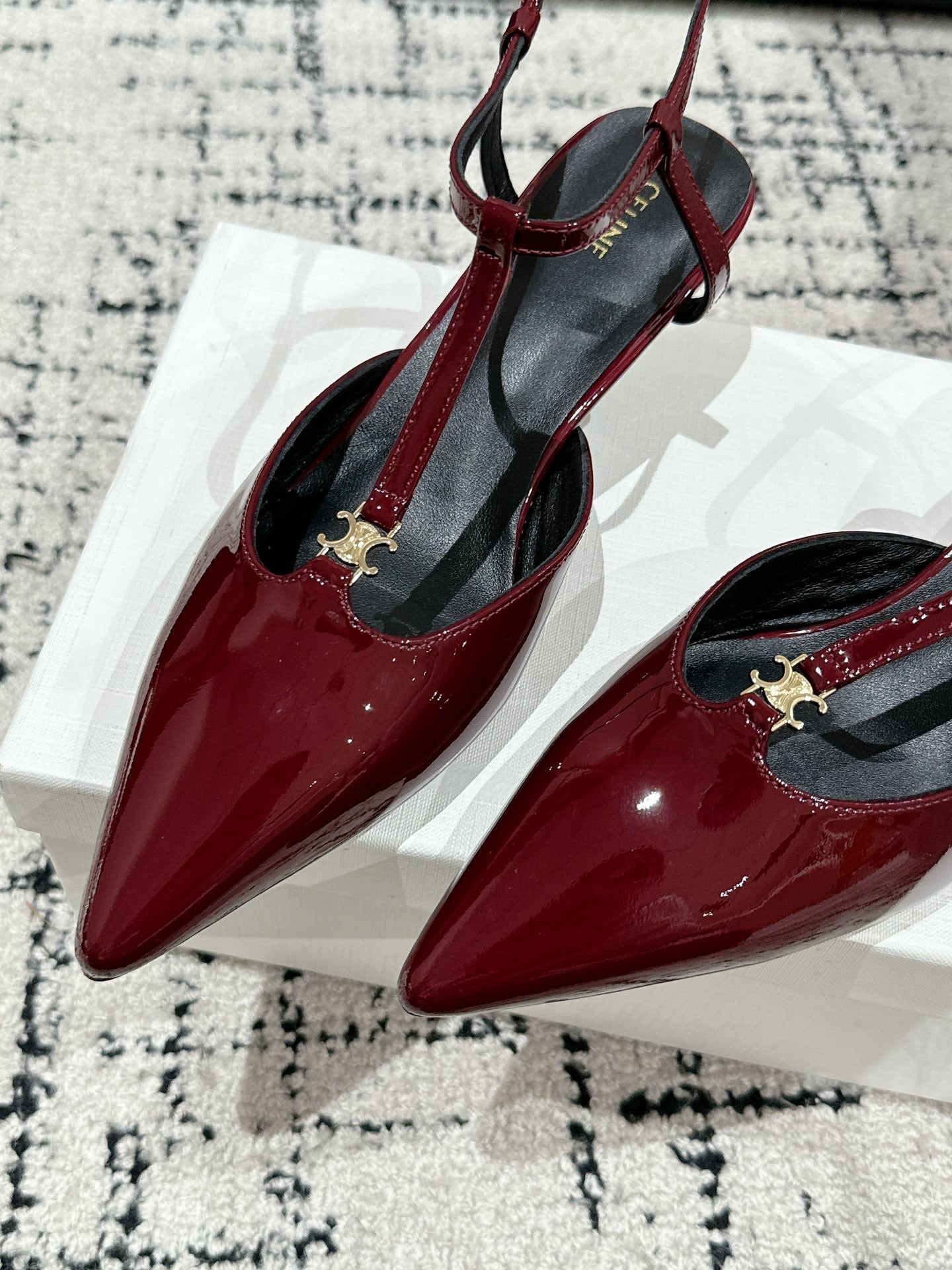 KITTEN T-BAR STRAP PUMP 5 CM IN RUBY RED PATENT CALFSKIN - 35