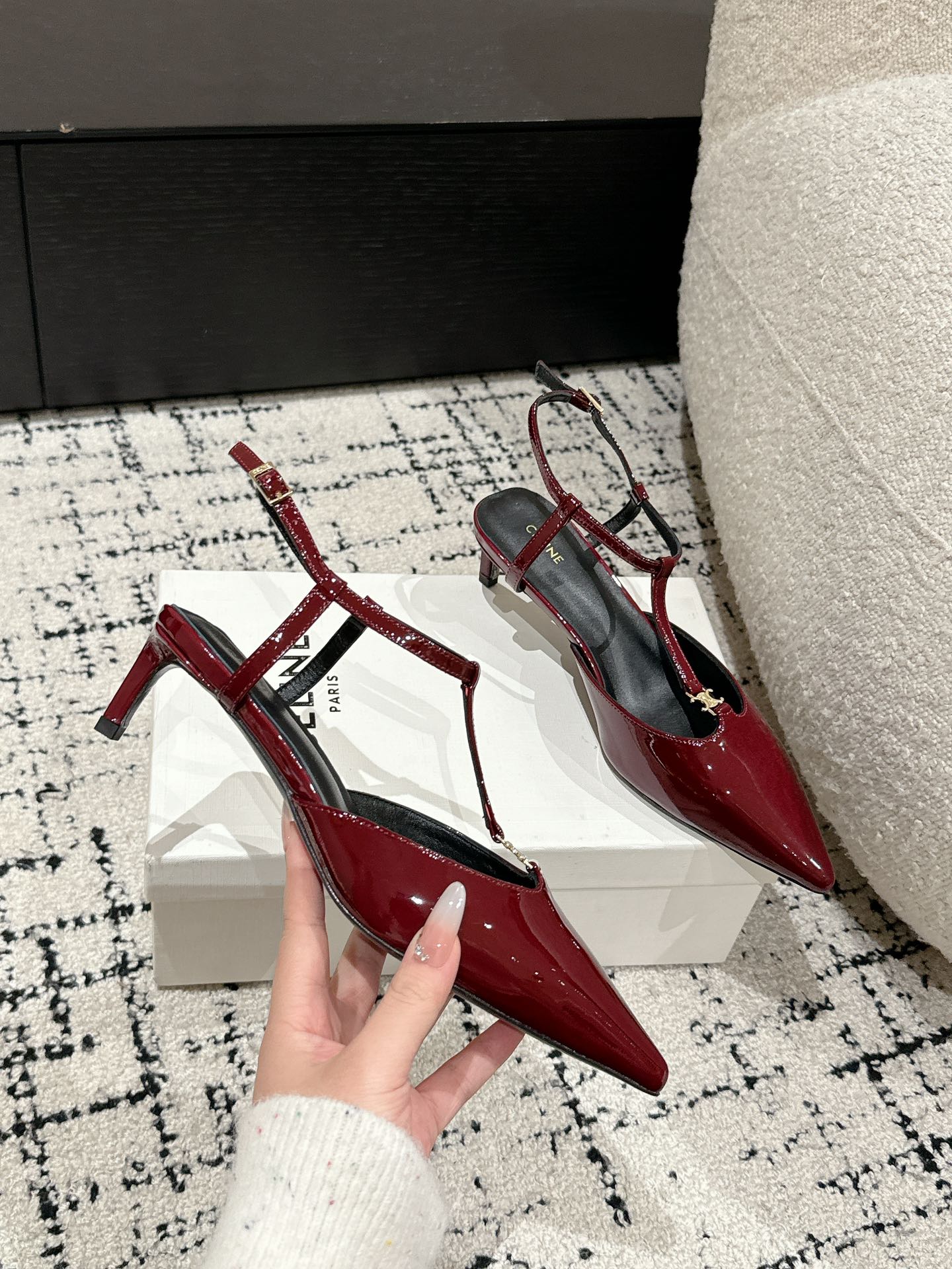 KITTEN T-BAR STRAP PUMP 5 CM IN RUBY RED PATENT CALFSKIN - 35