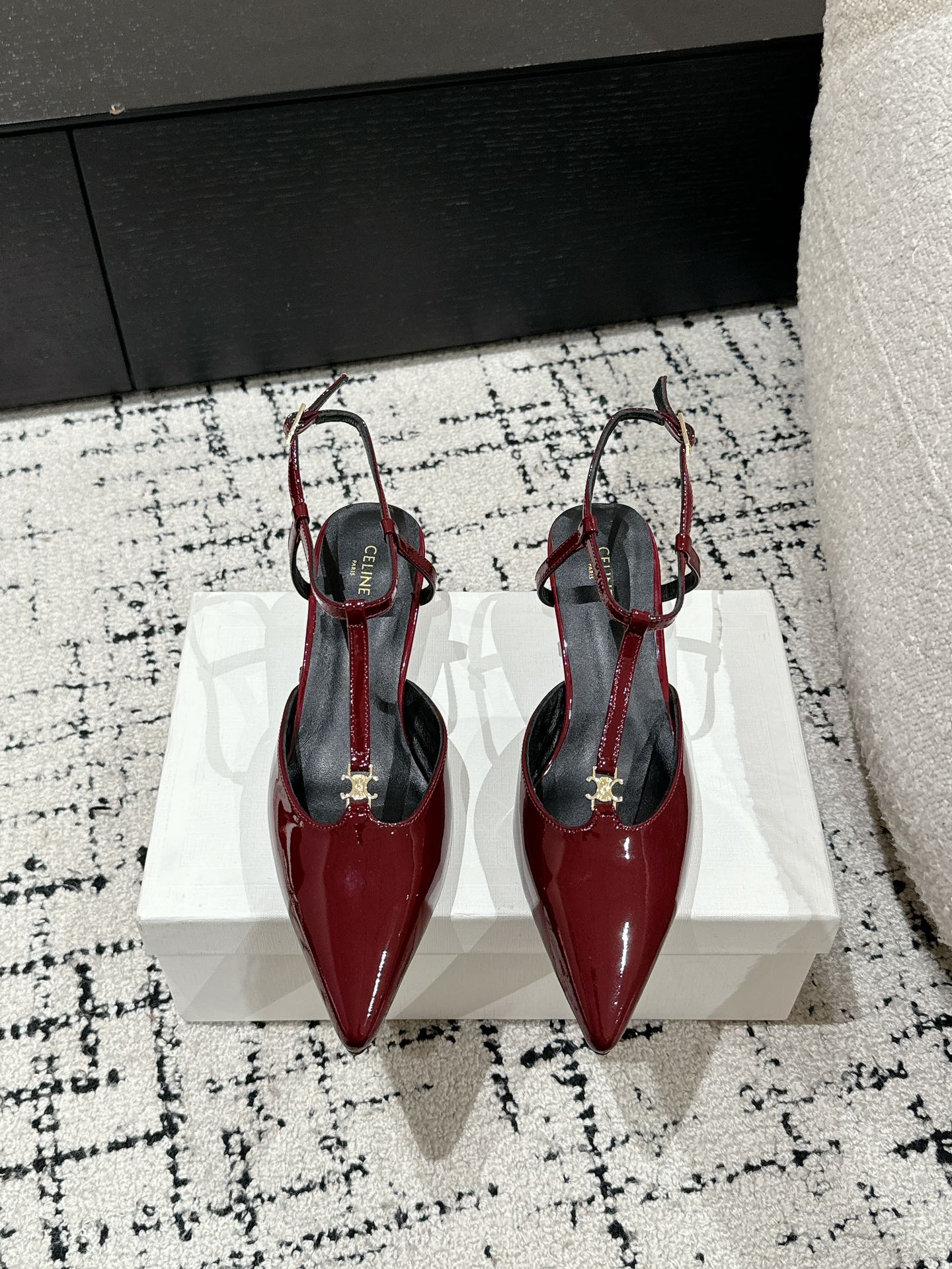 KITTEN T-BAR STRAP PUMP 5 CM IN RUBY RED PATENT CALFSKIN - 35