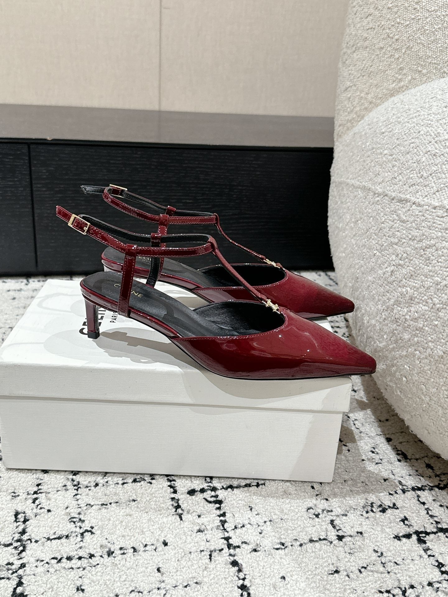 KITTEN T-BAR STRAP PUMP 5 CM IN RUBY RED PATENT CALFSKIN - 35