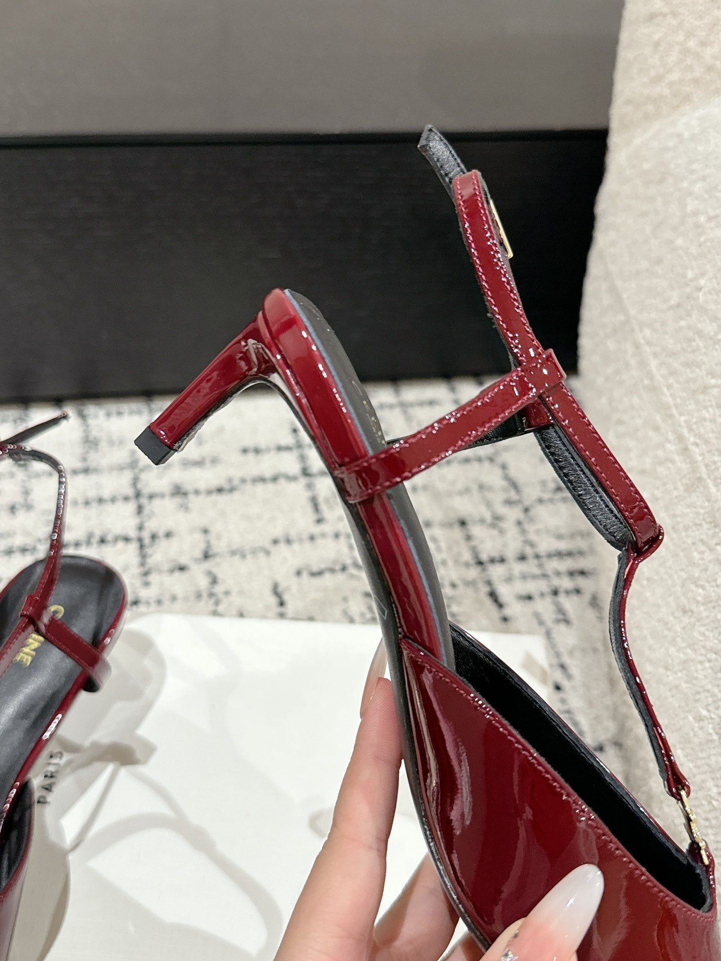 KITTEN T-BAR STRAP PUMP 5 CM IN RUBY RED PATENT CALFSKIN - 35
