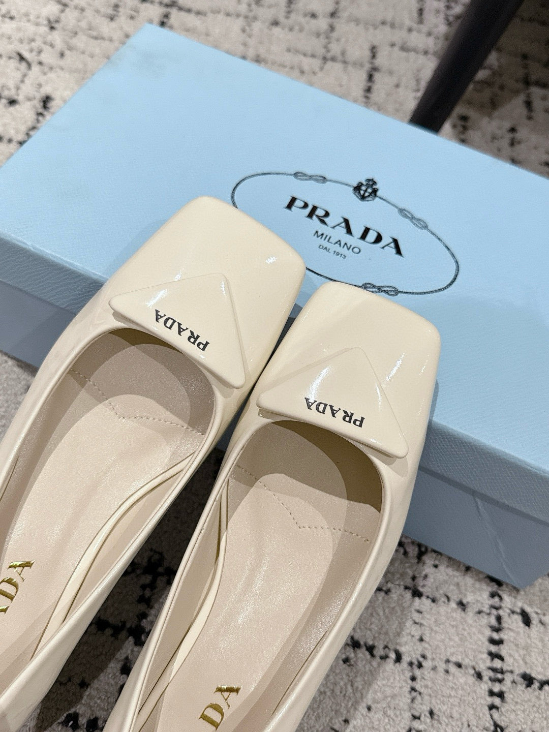 PRADA 25S SQUARE TOE HIGH HEELS IN IVORY GLOSSY CALFSKIN - 35