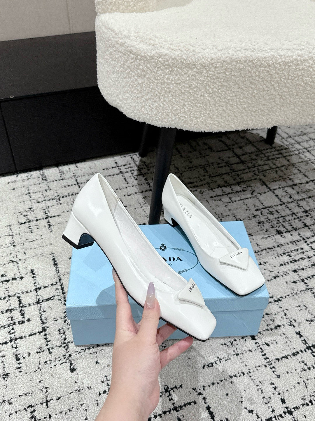 PRADA 25S SQUARE TOE HIGH HEELS IN WHITE PATENT CALFSKIN - 35