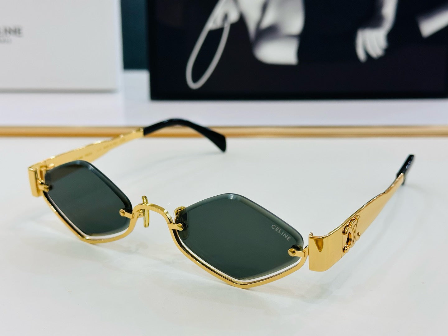 TRIOMPHE SEMI-RIMLESS SUNGLASS CL42117U IN METAL OCTAGON LENSES - Silver/Clear