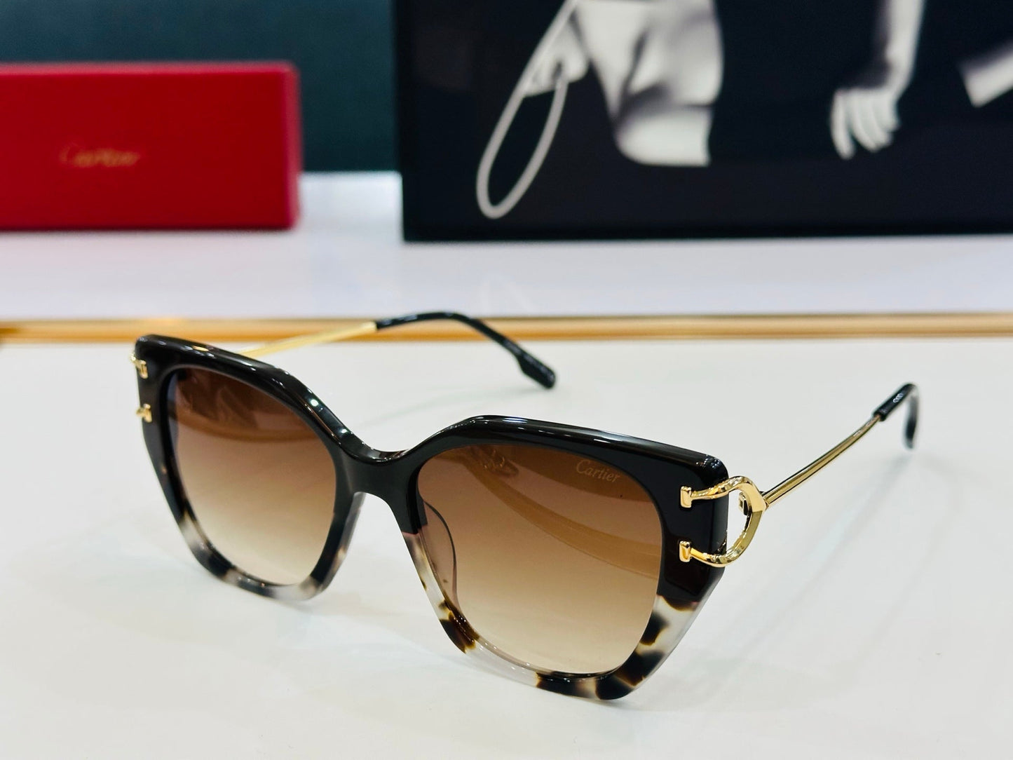 C DE BUTTERFLY FRAME SUNGLASSES 530154 IN METAL AND ACETATE - Baby green