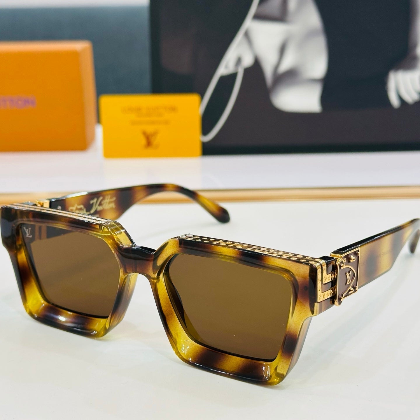 RECTANGLE SUNGLASSES 574800 IN ACETATE - Havana/Brown
