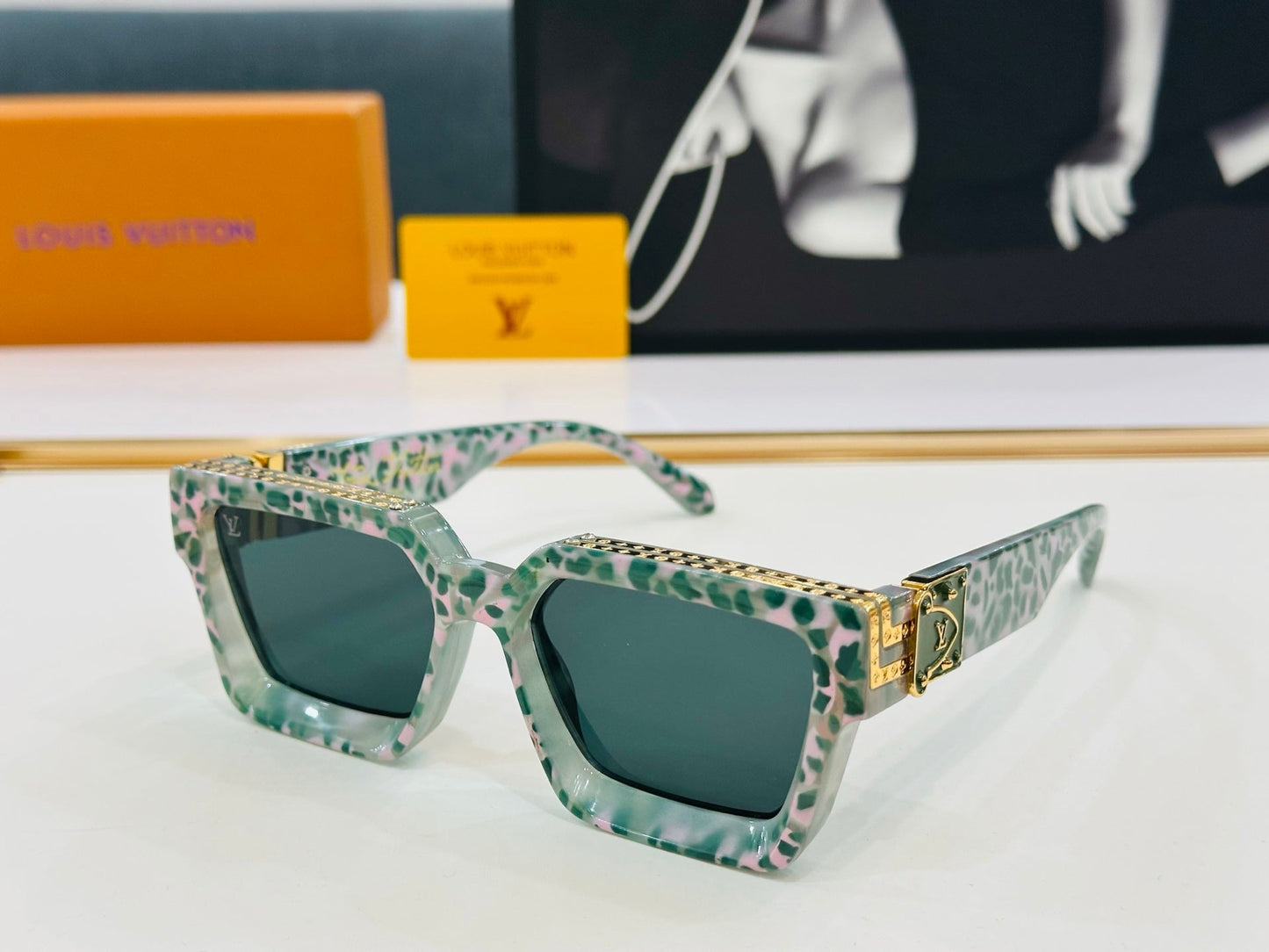 RECTANGLE SUNGLASSES 574801 IN ACETATE - Green