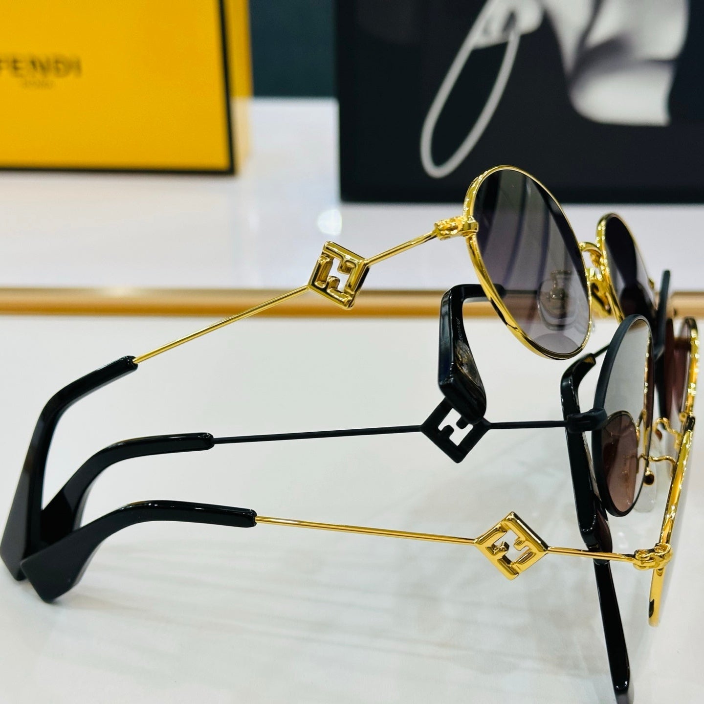 FIRST CRYSTAL OVAL FRAME SUNGLASSES E40151 IN METAL - Green