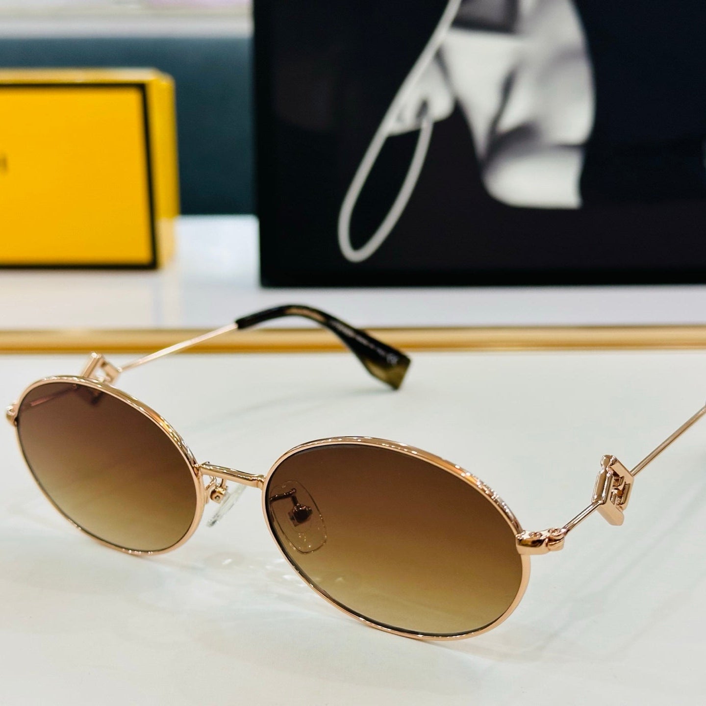 FIRST CRYSTAL OVAL FRAME SUNGLASSES E40151 IN METAL - Green