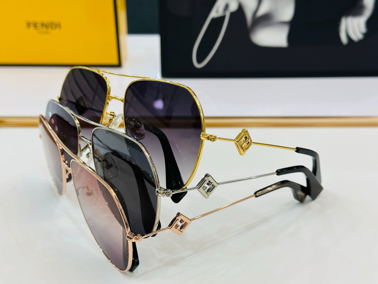 SKY AVIATOR FRAME SUNGLASSES E40150U IN METAL - Red FF Pattern