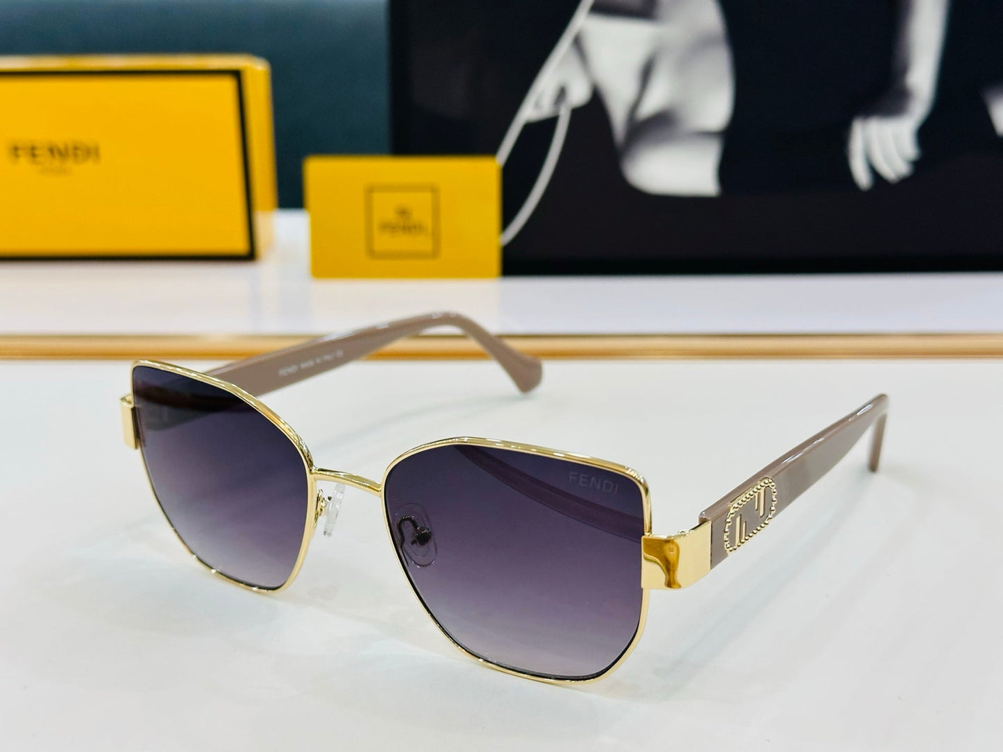 BAGUETTE SQUARE FRAME SUNGLASSES FE40051 IN METAL - Brown/ black