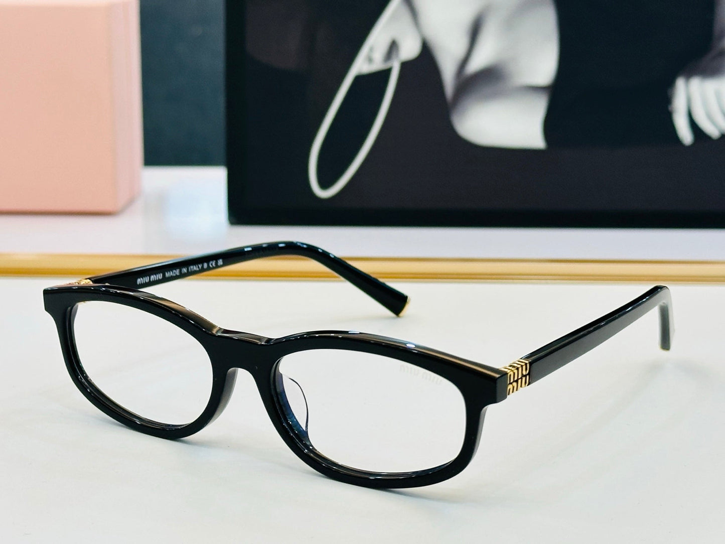 MIU SUNGLASSES IN RECTANGULAR ACETATE 646116 - Black/black