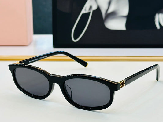 MIU SUNGLASSES IN RECTANGULAR ACETATE 646116 - Black/black