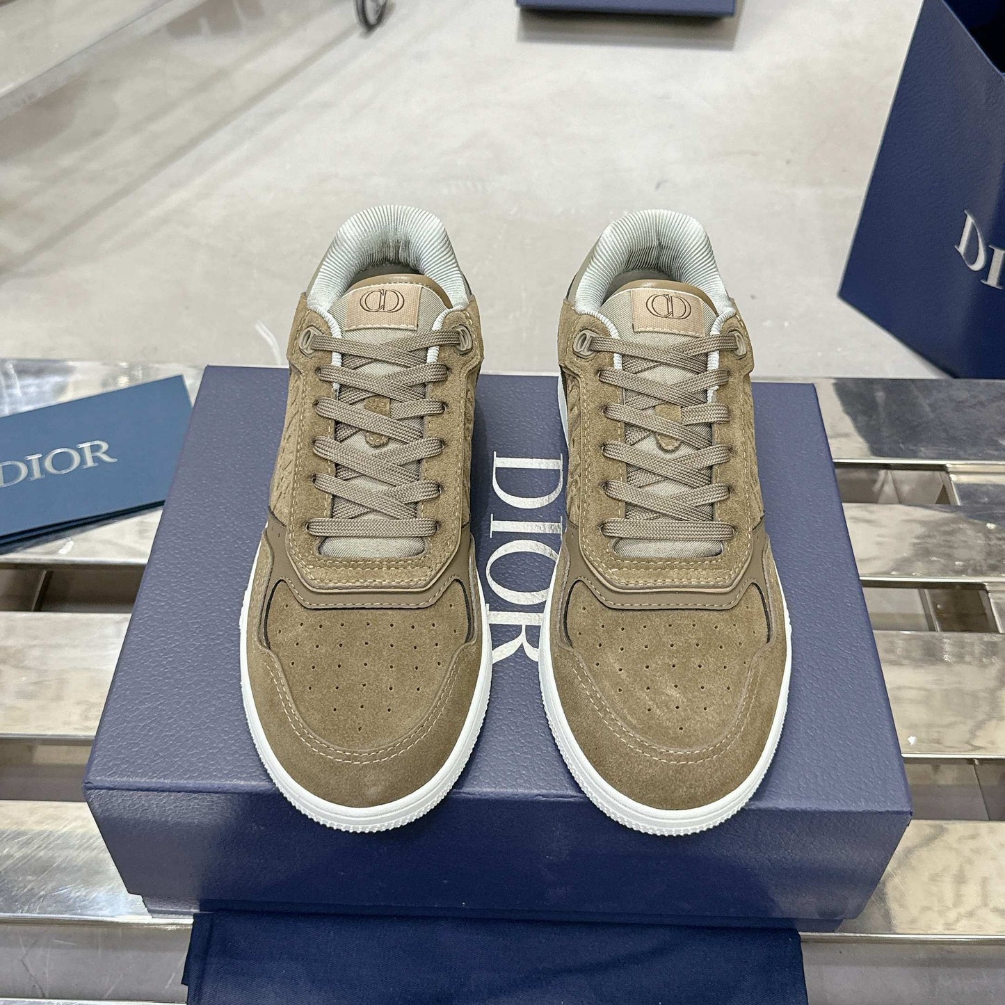 DIOR 25S B27 UPTOWN LOW-TOP SNEAKERS IN OLIVE BROWN CALFSKIN STYLE 5 - 35