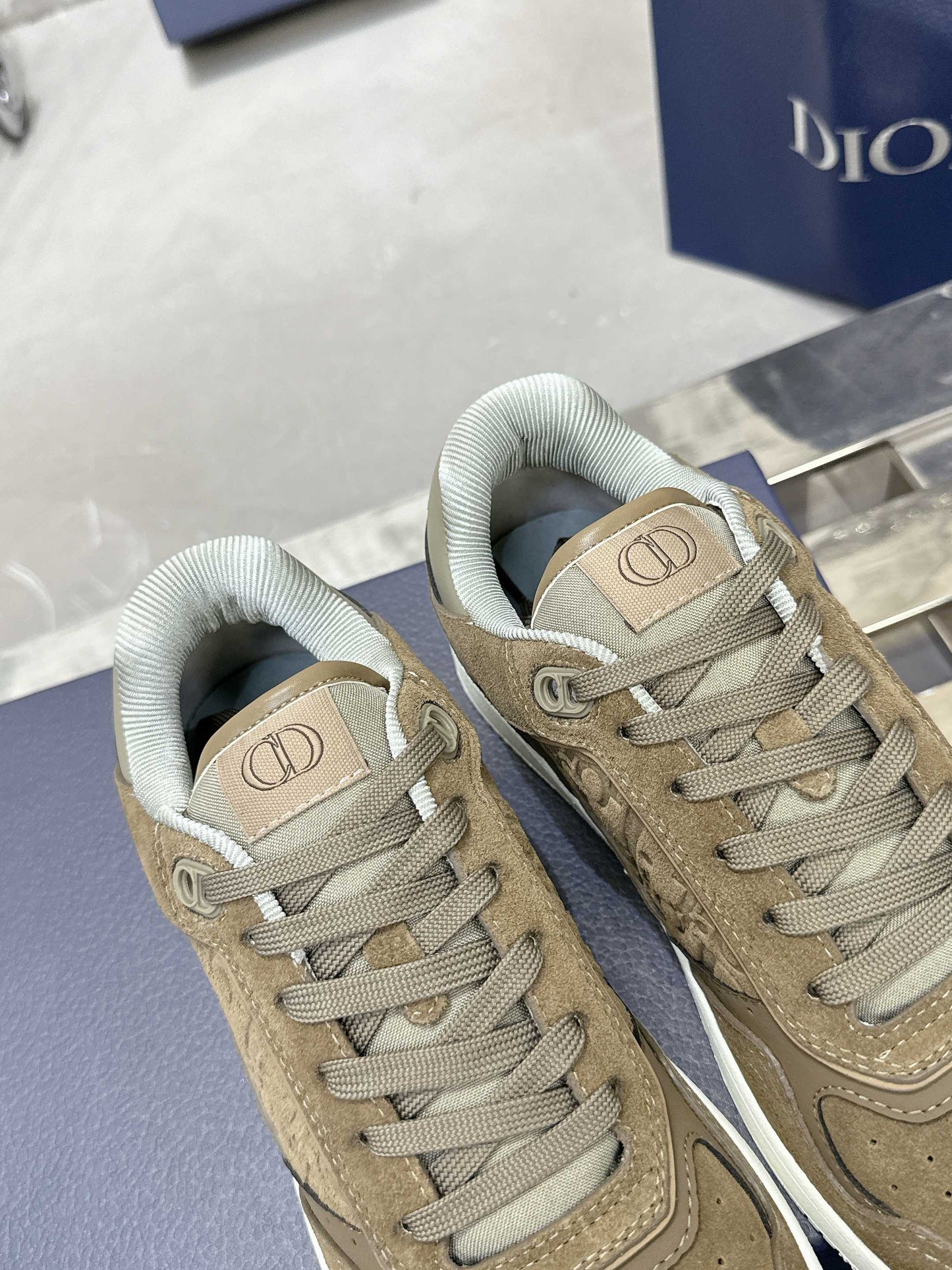 DIOR 25S B27 UPTOWN LOW-TOP SNEAKERS IN OLIVE BROWN CALFSKIN STYLE 5 - 35