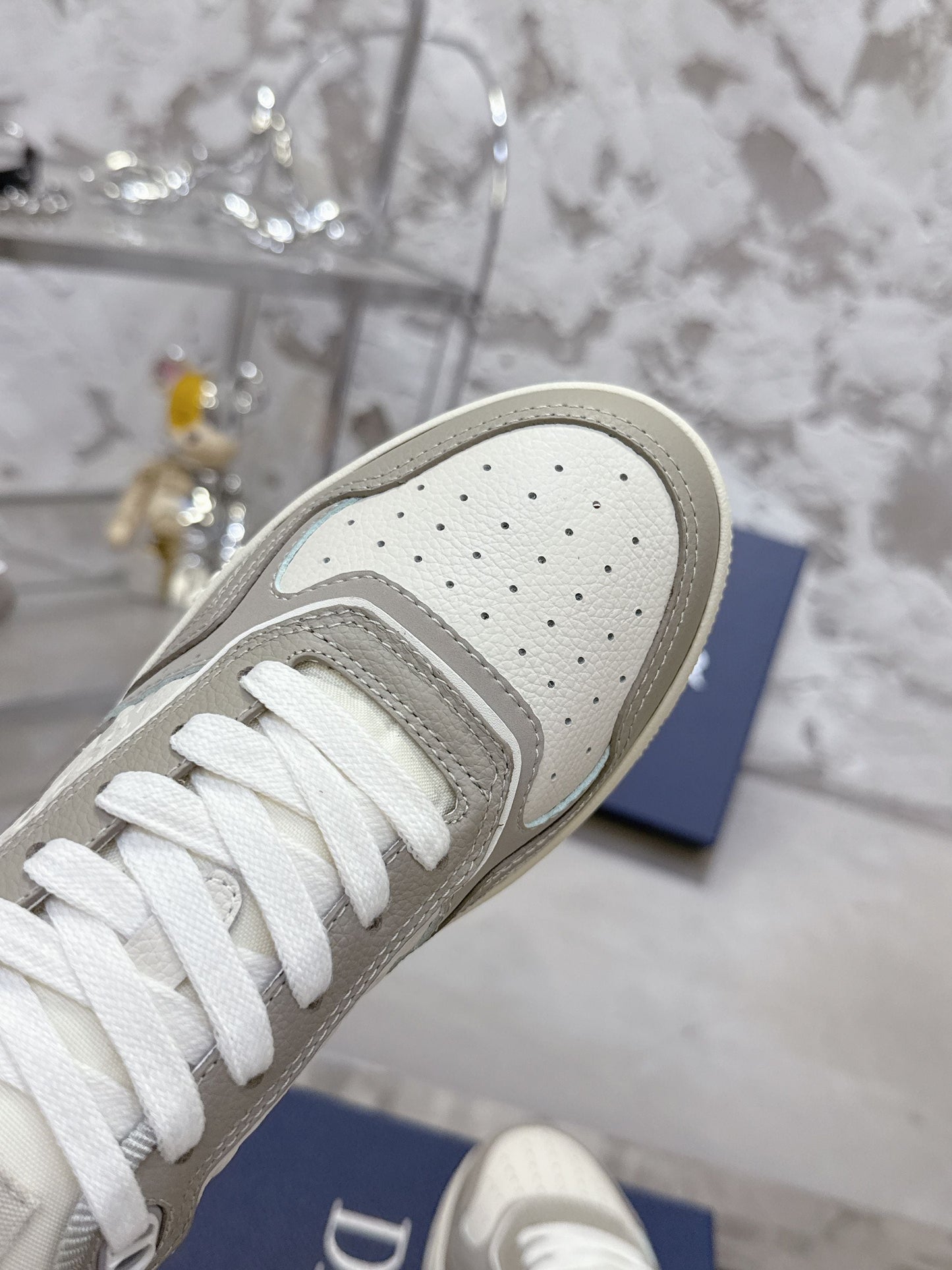 DIOR 25S B27 UPTOWN LOW-TOP SNEAKERS IN GREY MIX CREAM WHITE CALFSKIN STYLE 4 - 35
