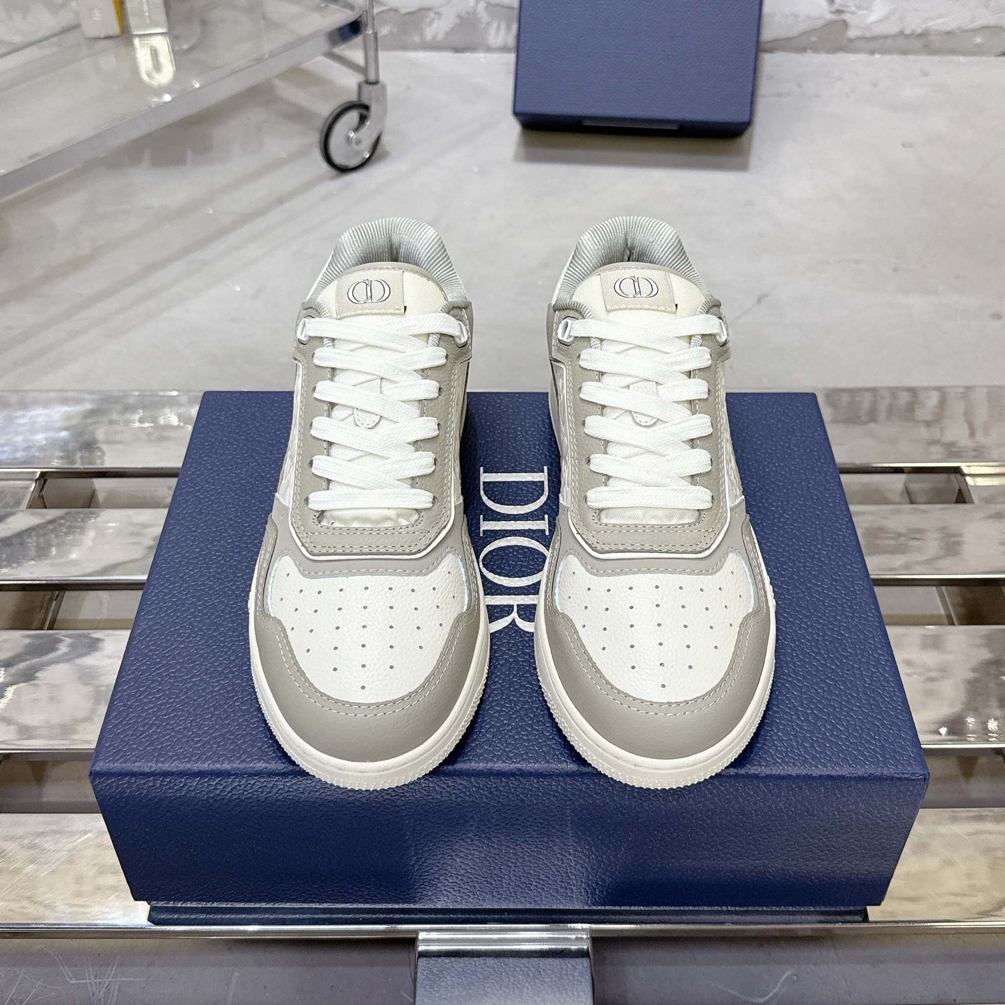 DIOR 25S B27 UPTOWN LOW-TOP SNEAKERS IN GREY MIX CREAM WHITE CALFSKIN STYLE 4 - 35